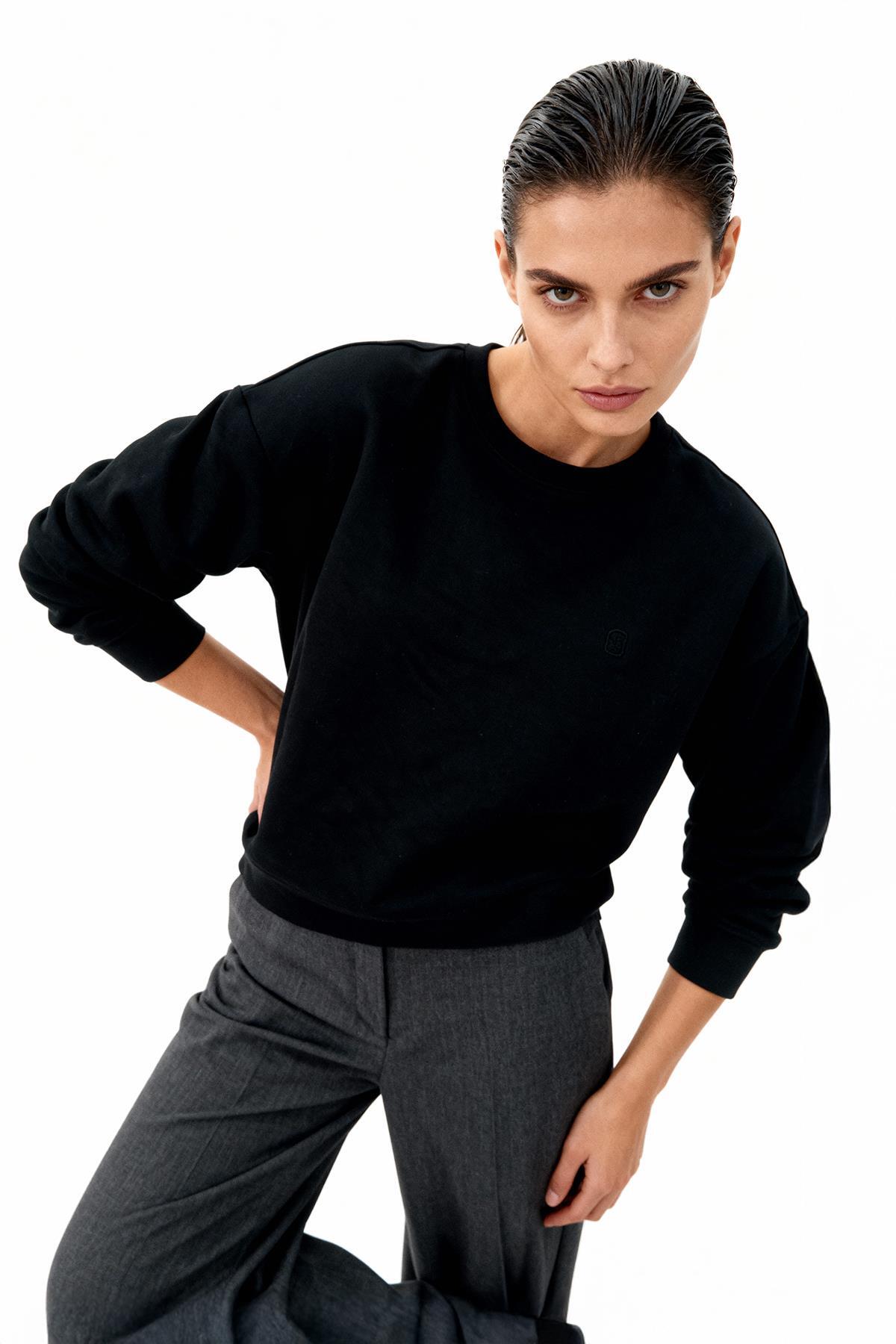 3117A Nakışlı Bisiklet Yaka Sweat Siyah - RAYS