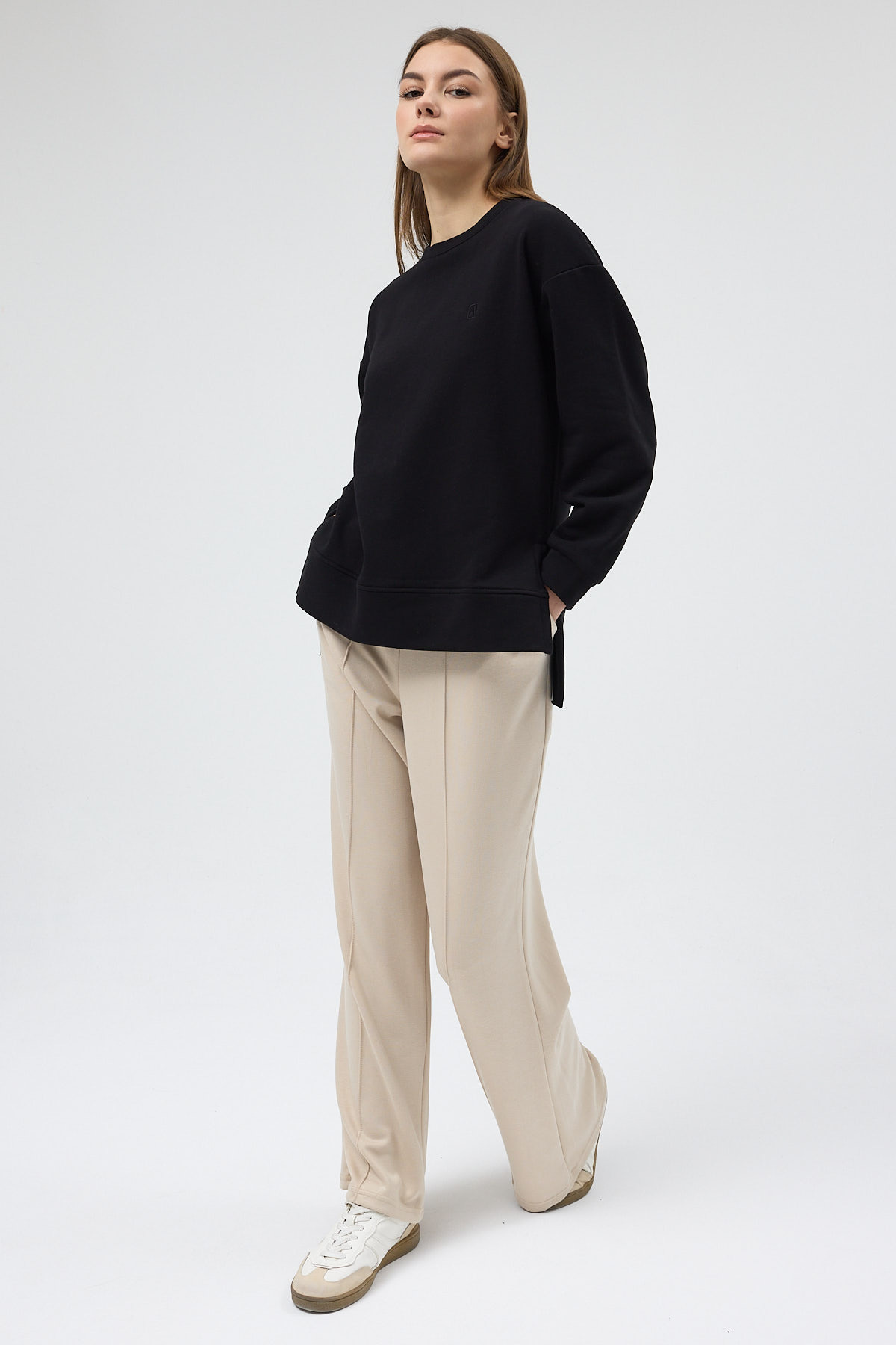 Siyah Nakışlı Bisiklet Yaka Kadın Sweat 3117A - RAYS