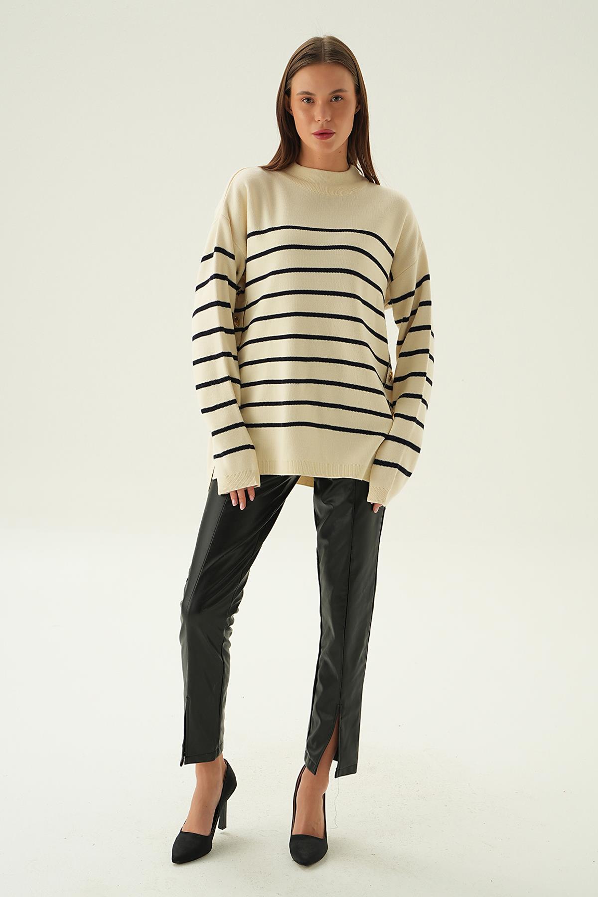 Bej Çizgili Yan Düğmeli Kazak 3370 