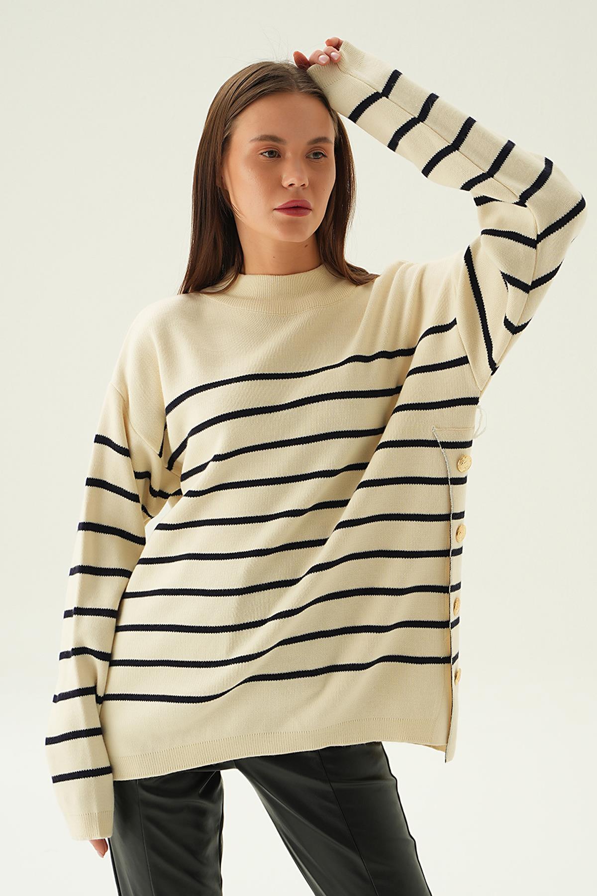 Bej Çizgili Yan Düğmeli Kazak 3370 - 2