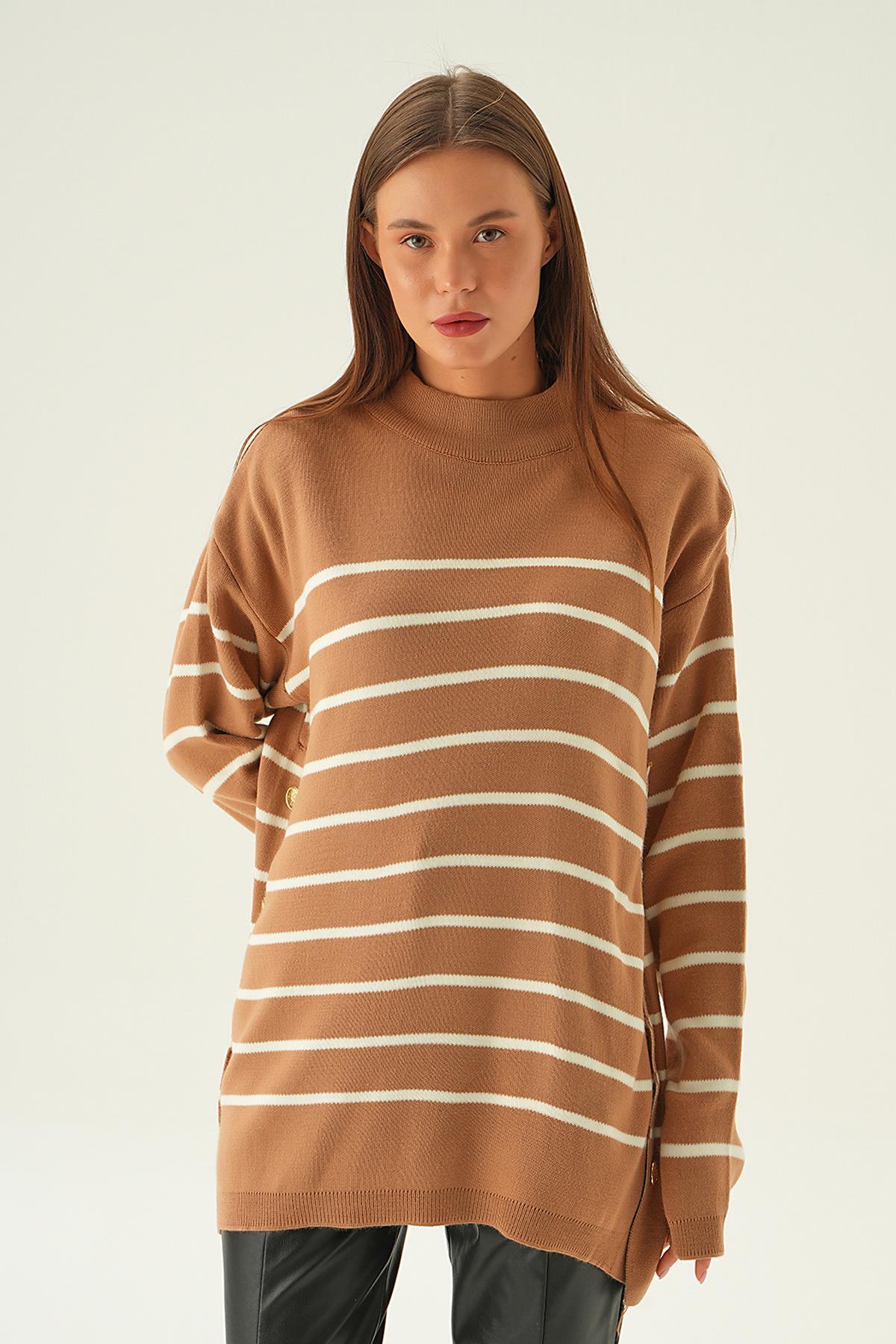 Bisküvi Çizgili Yan Düğmeli Kazak 3370 