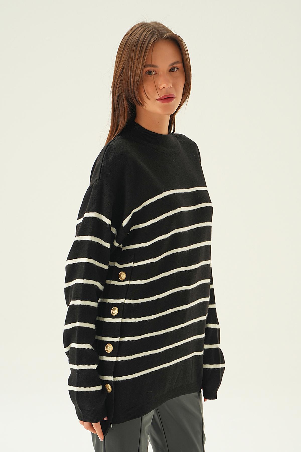 Siyah Çizgili Yan Düğmeli Kazak 3370 - 4