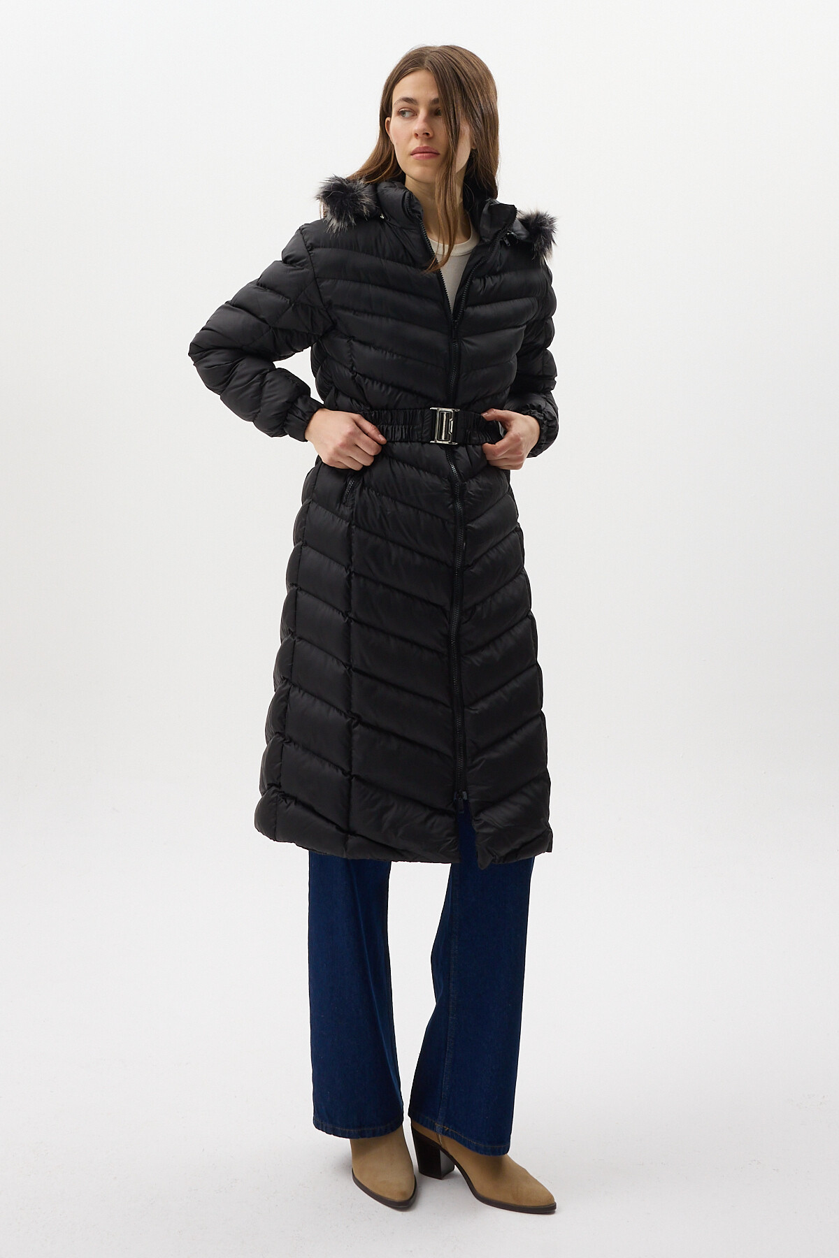 Siyah Kürklü Kapüşonlu Uzun Şişme Kadın Mont 3409 - RAYS