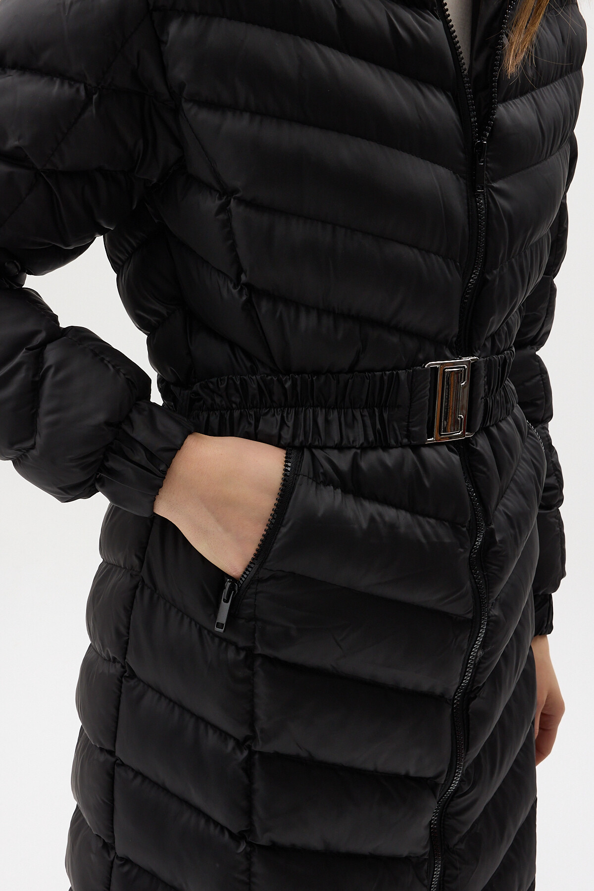 Siyah Kürklü Kapüşonlu Uzun Şişme Kadın Mont 3409 - 4