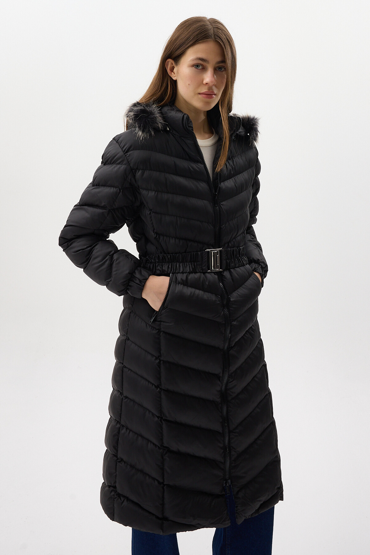 Siyah Kürklü Kapüşonlu Uzun Şişme Kadın Mont 3409 - 6