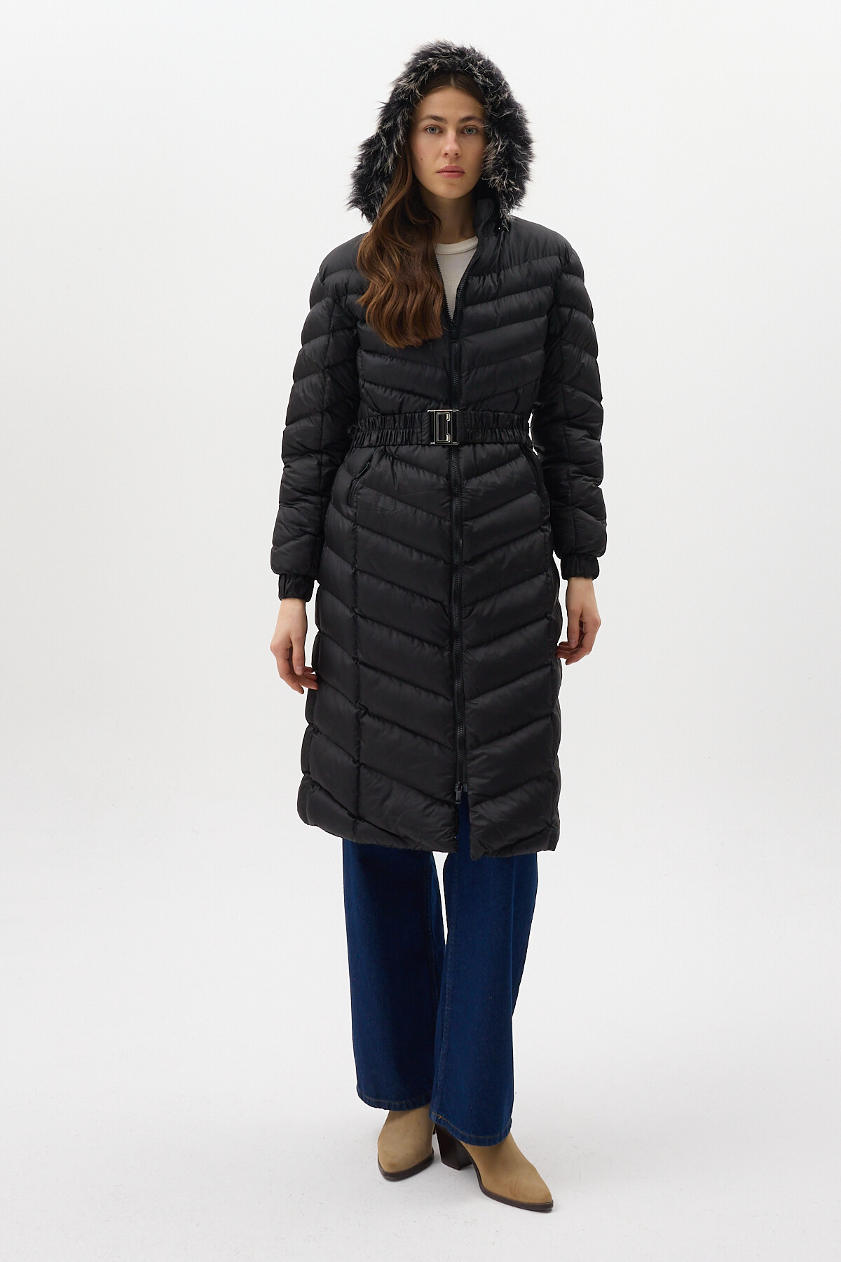 Siyah Kürklü Kapüşonlu Uzun Şişme Kadın Mont 3409 - 7