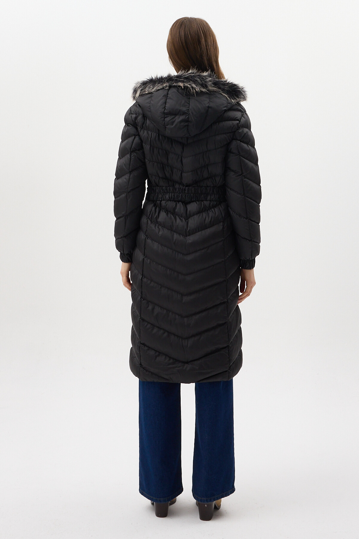 Siyah Kürklü Kapüşonlu Uzun Şişme Kadın Mont 3409 - 5