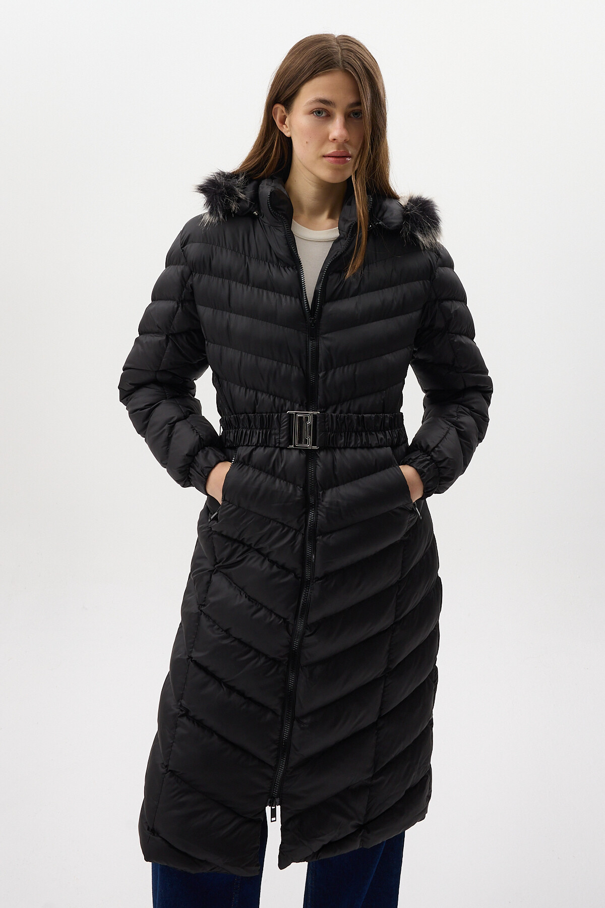 Siyah Kürklü Kapüşonlu Uzun Şişme Kadın Mont 3409 - RAYS