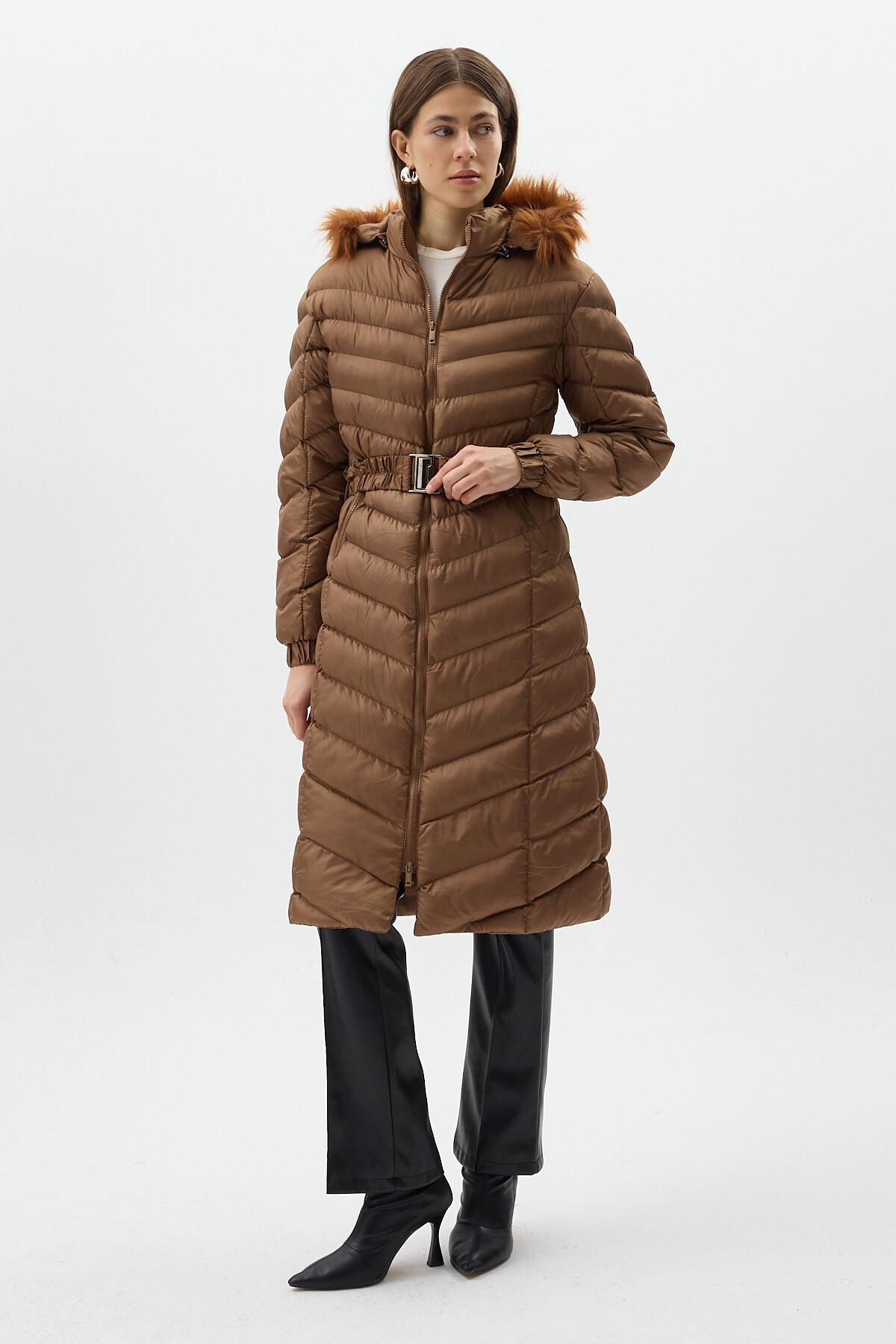 Taba Kürklü Kapüşonlu Uzun Şişme Kadın Mont 3410 - 1