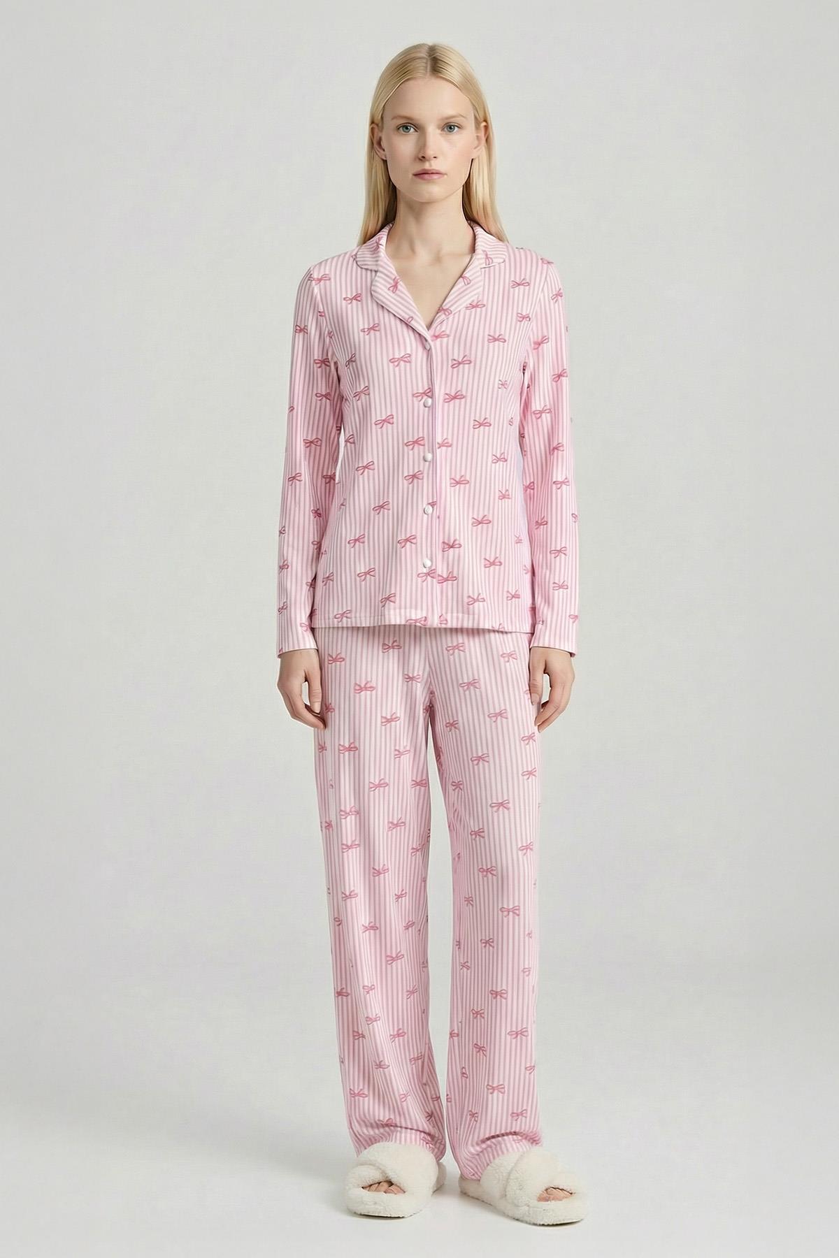 3412 Fiyonk Desen Düğmeli Pijama Takımı Pembe - 1