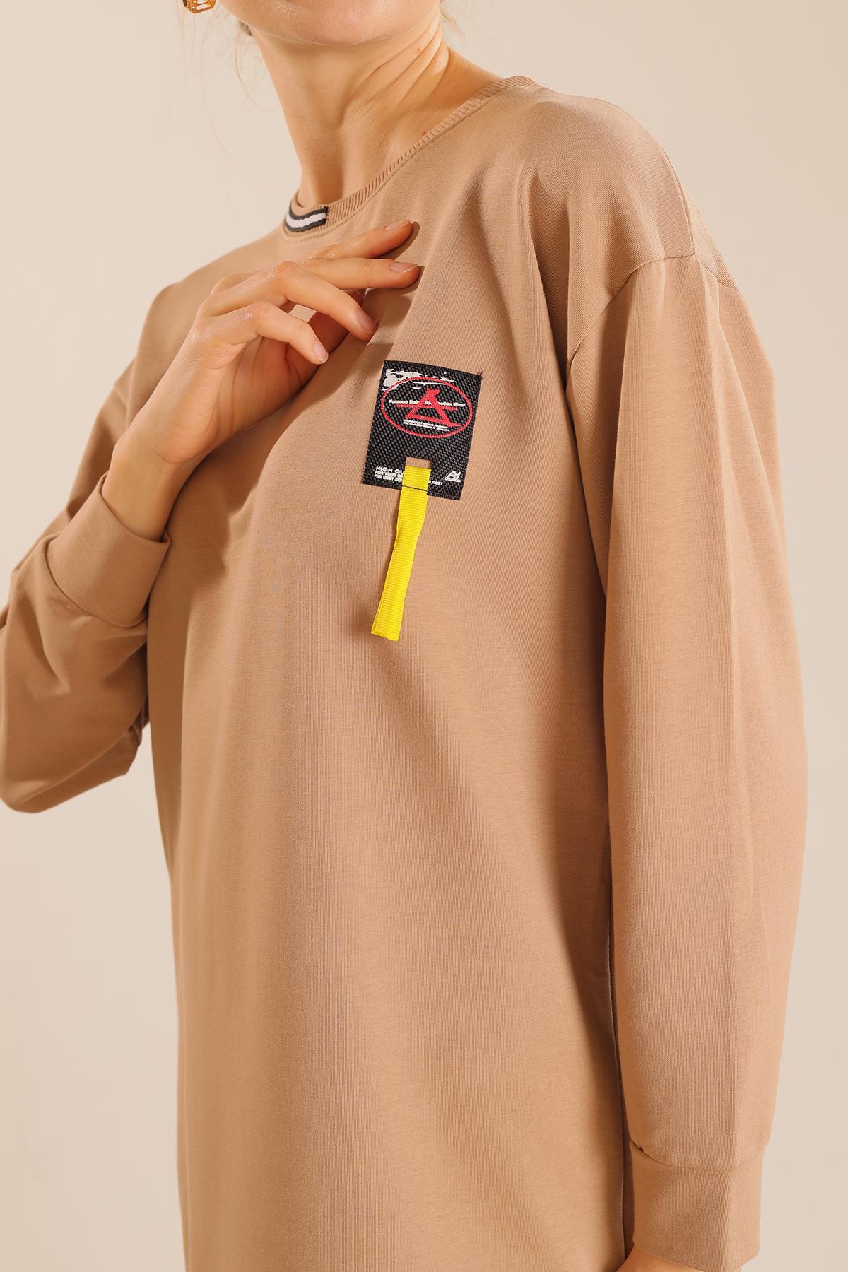 2684 Yaka Şerit Arma Detay Sweat Bej - 5
