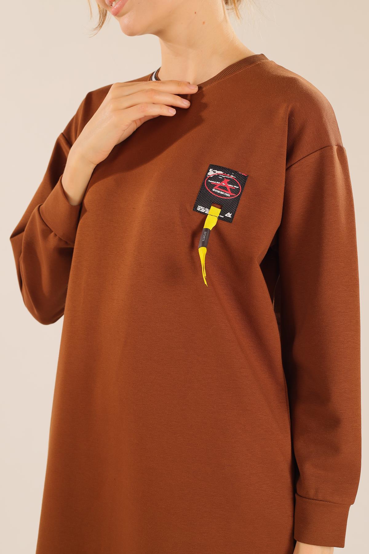 Kahve Yaka Şerit Arma Detay Sweat 2684 - 3