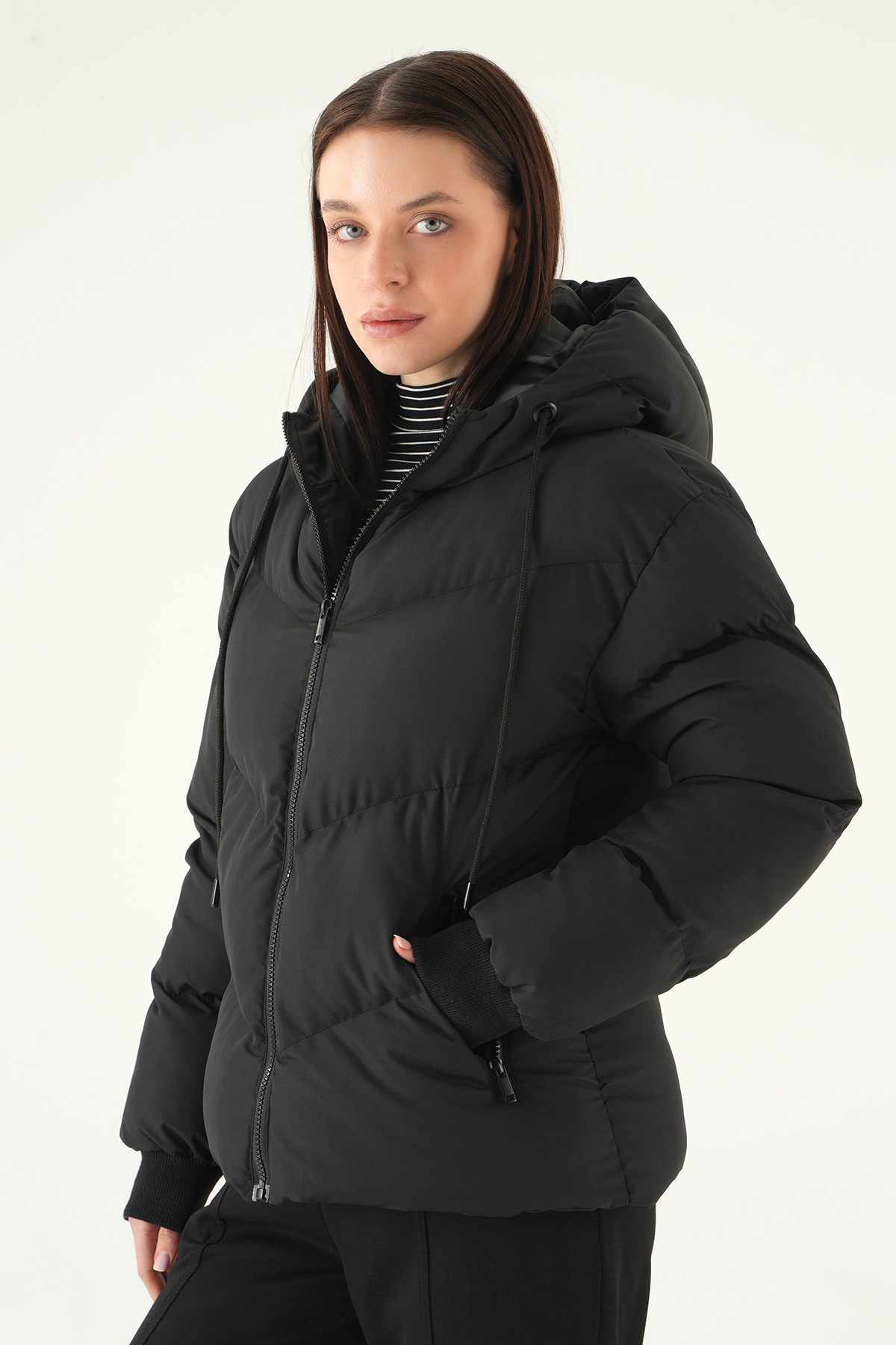 Siyah Kapüşonlu Cepli Mont 3505 - 6