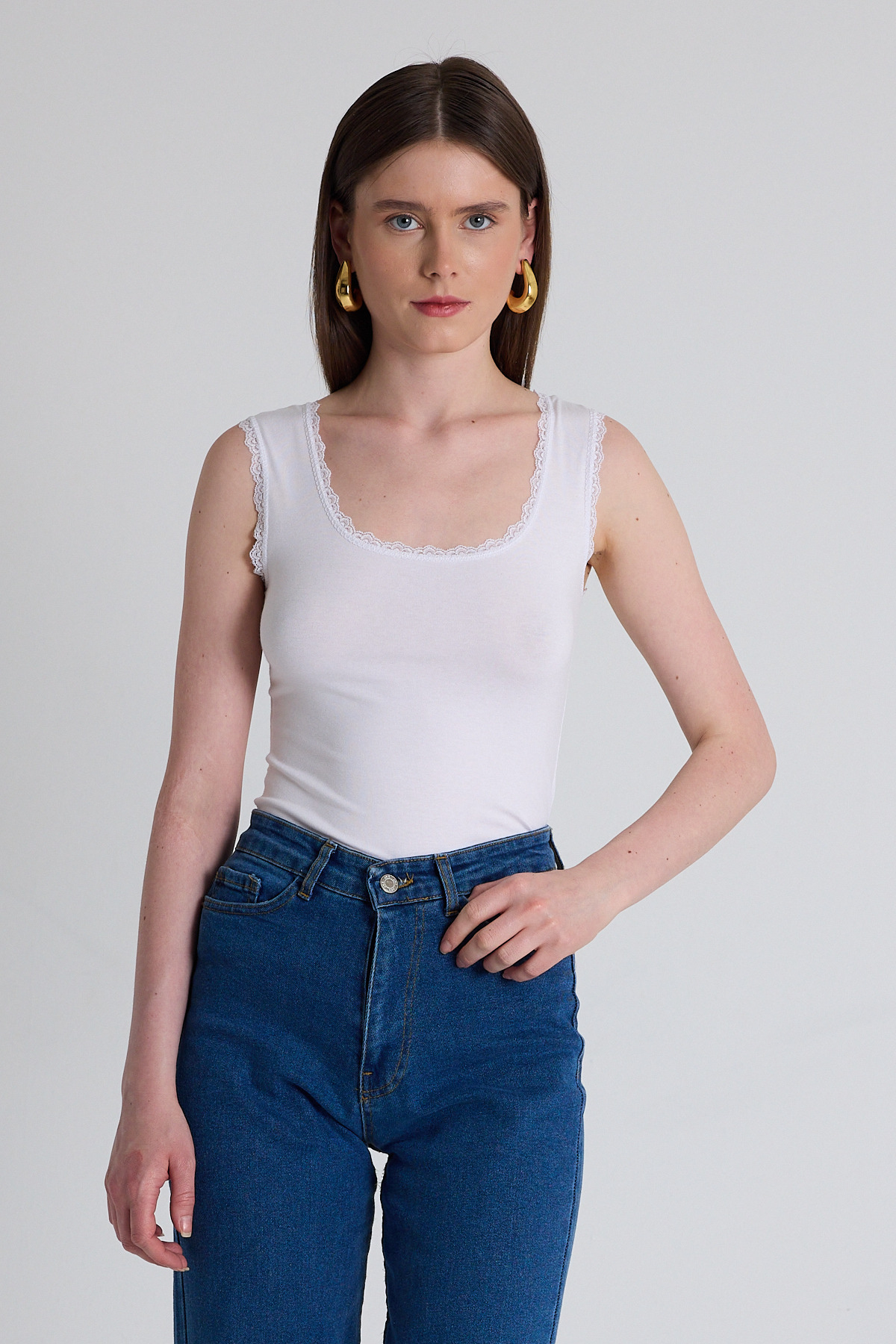 Beyaz U Yaka Dantel Detaylı Kalın Askılı Atlet 3602 - 6