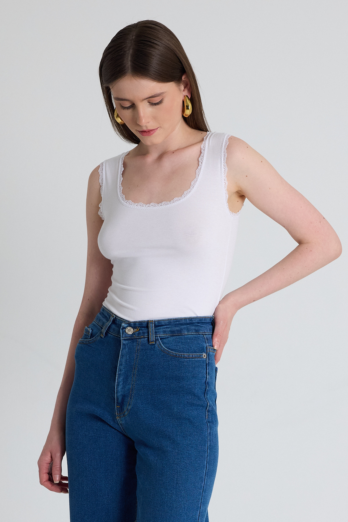 Beyaz U Yaka Dantel Detaylı Kalın Askılı Atlet 3602 - RAYS