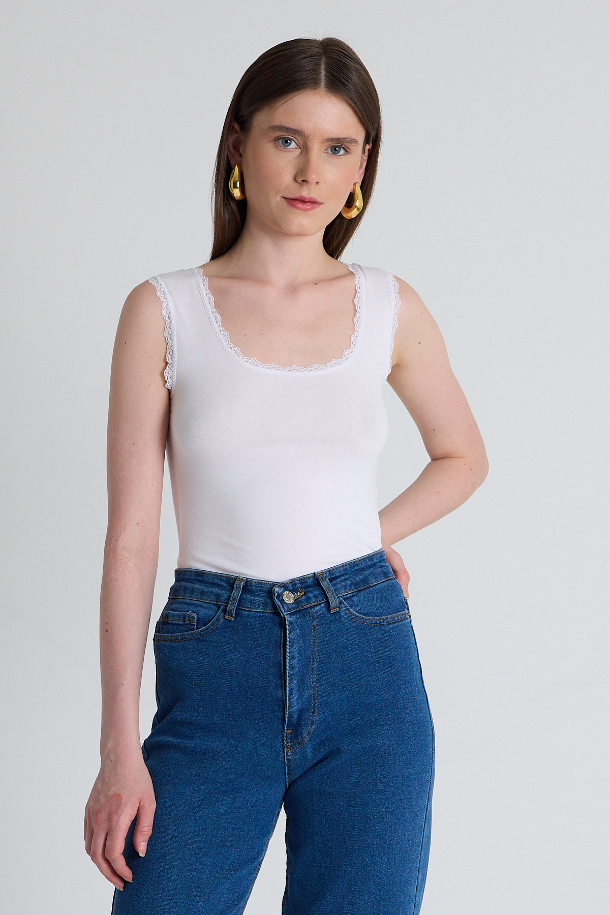 Beyaz U Yaka Dantel Detaylı Kalın Askılı Atlet 3602 - 1