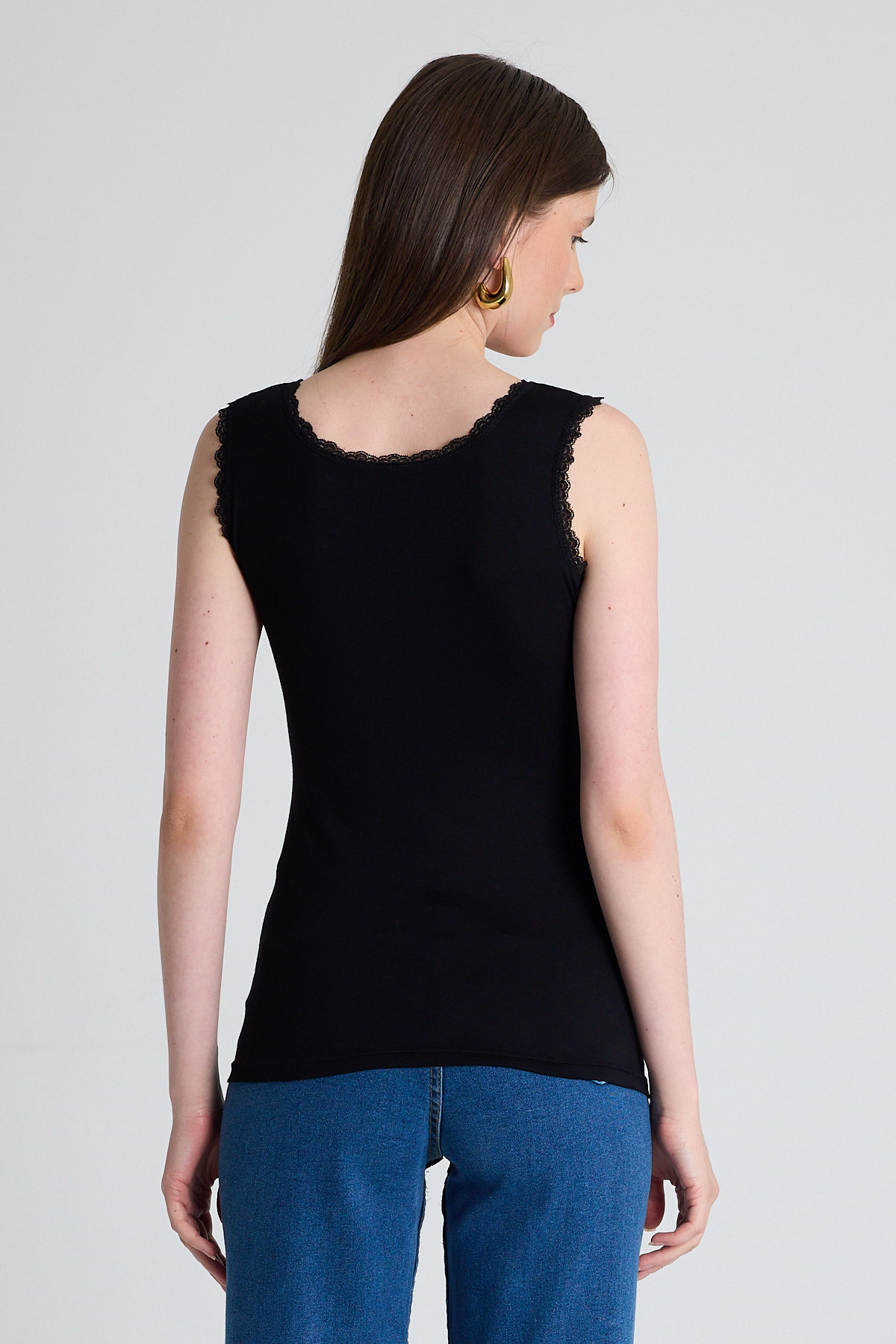 Siyah U Yaka Dantel Detaylı Kalın Askılı Atlet 3602 - 5