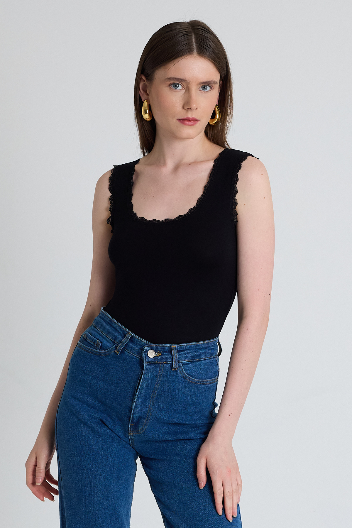 Siyah U Yaka Dantel Detaylı Kalın Askılı Atlet 3602 - RAYS