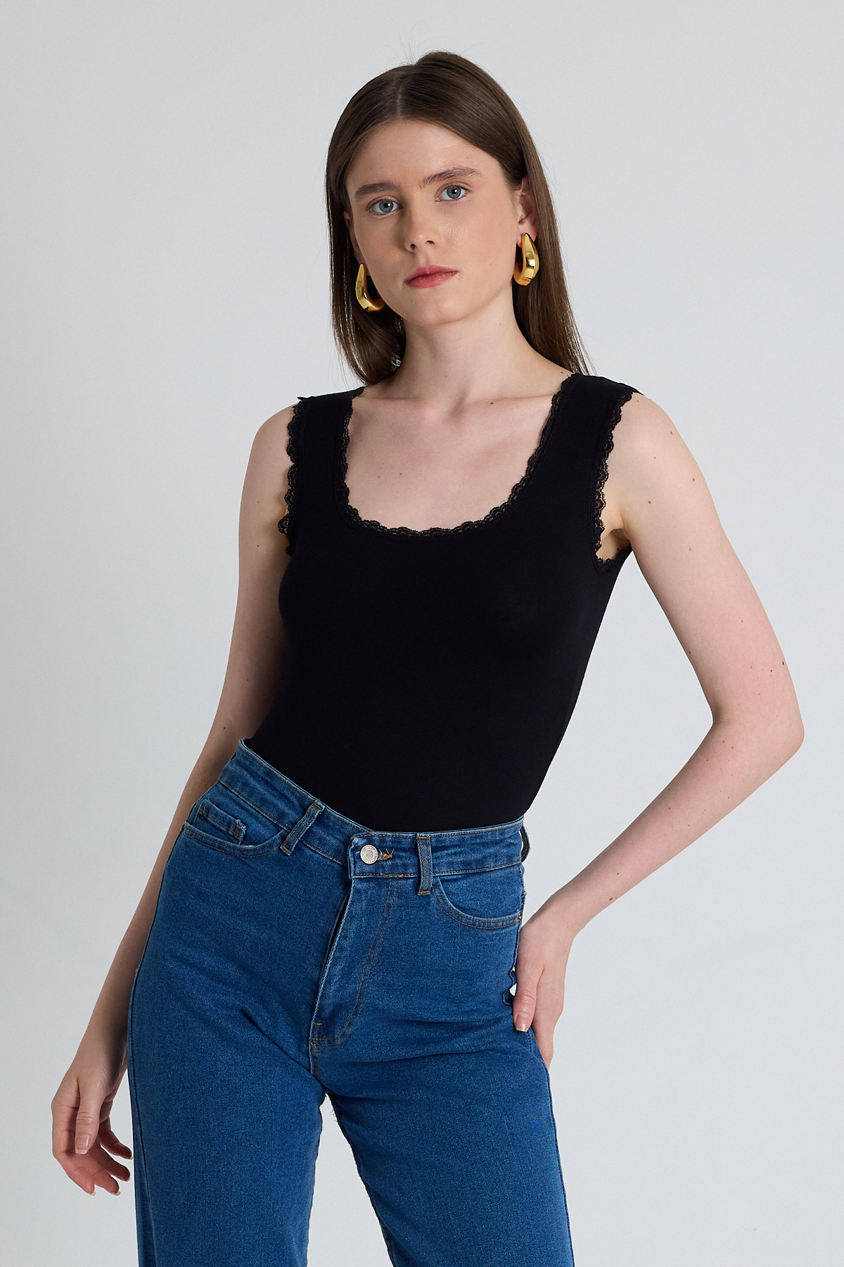 Siyah U Yaka Dantel Detaylı Kalın Askılı Atlet 3602 - RAYS