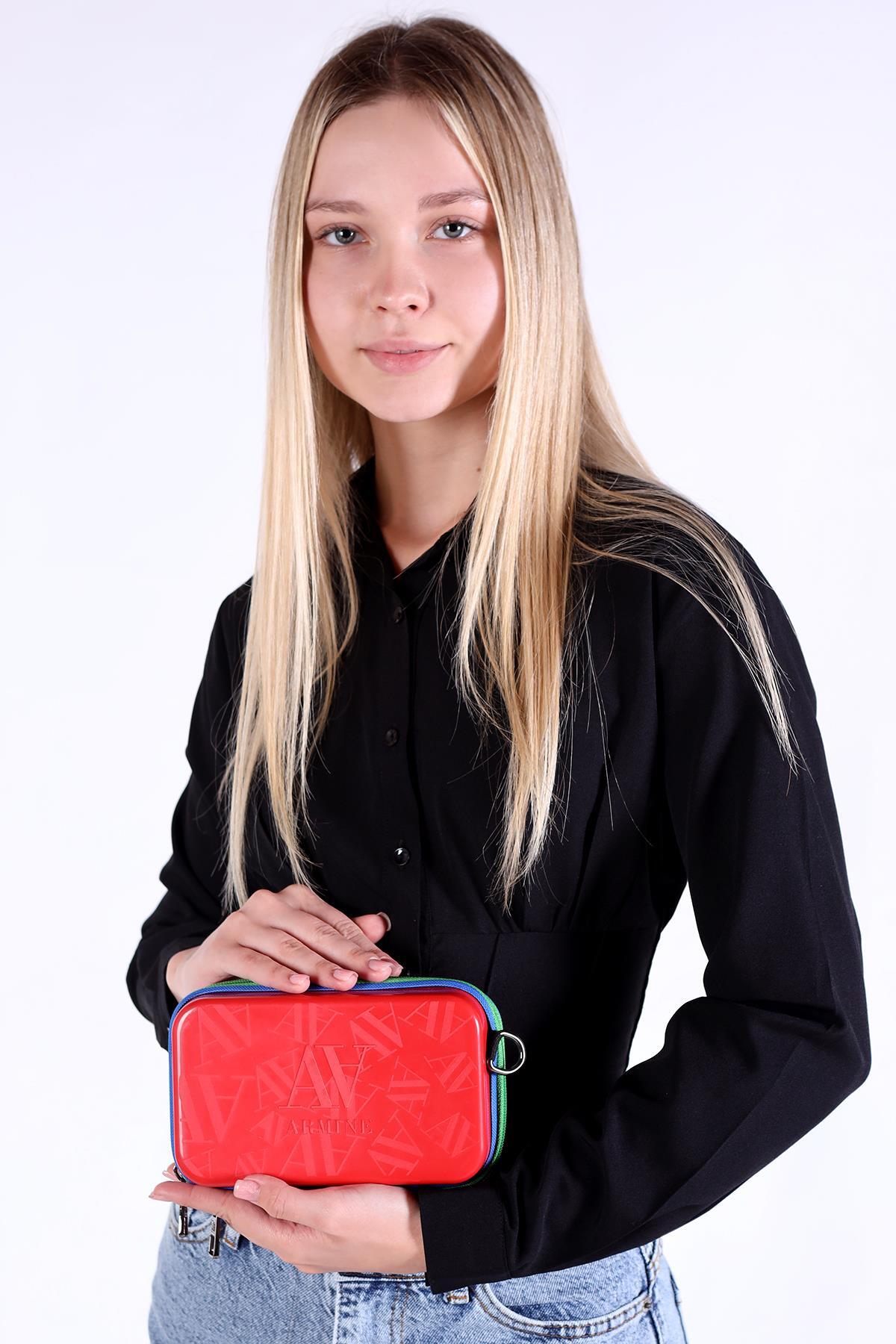 Kırmızı Kutu Model Çanta 371 - 2
