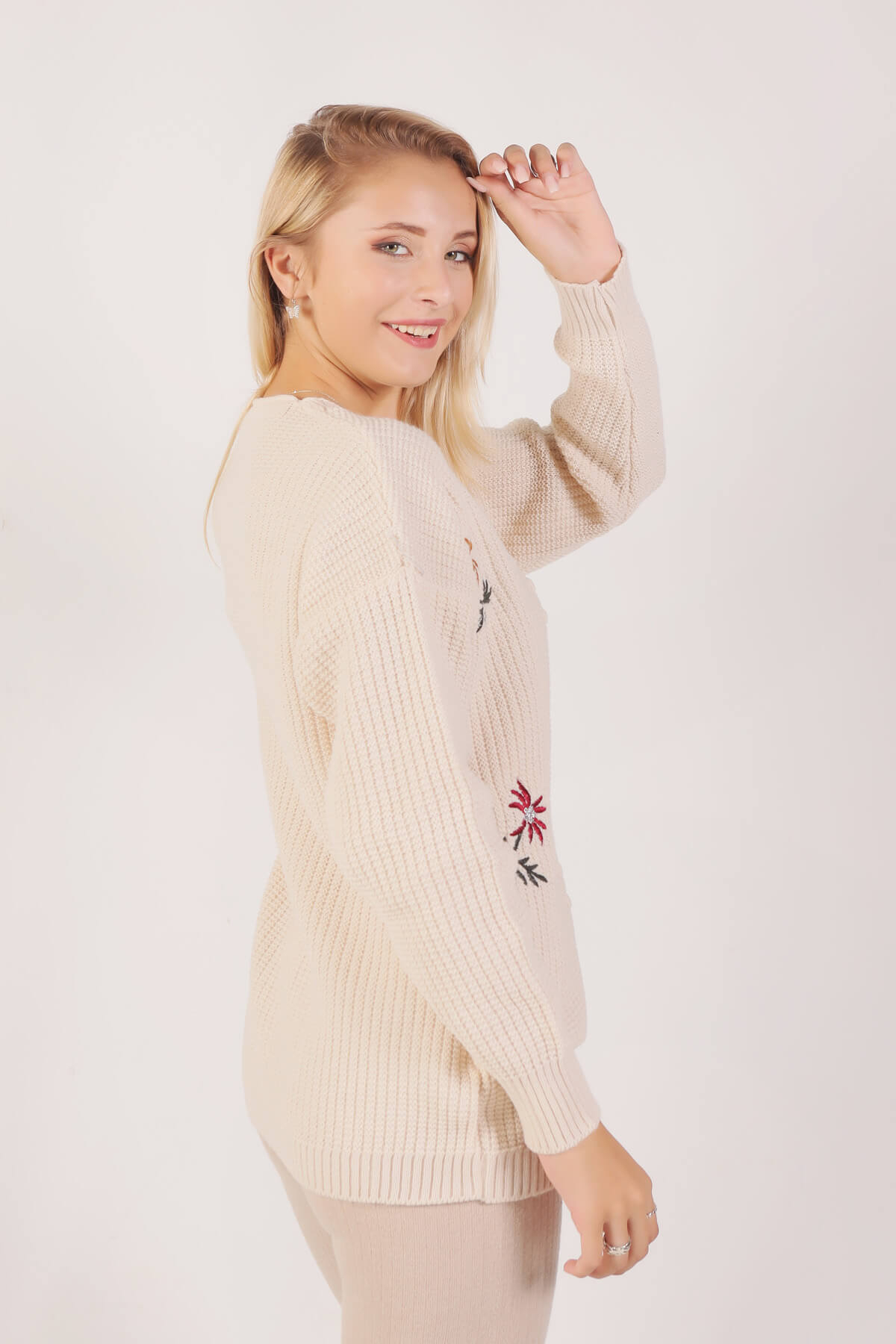 Krem Nakışlı Düğmeli Hırka 381 - 4