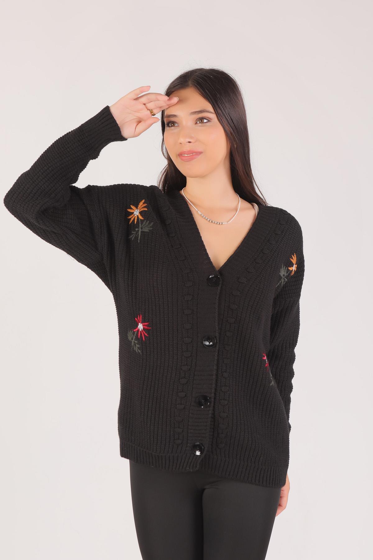 Siyah Nakışlı Düğmeli Hırka 381 - 1