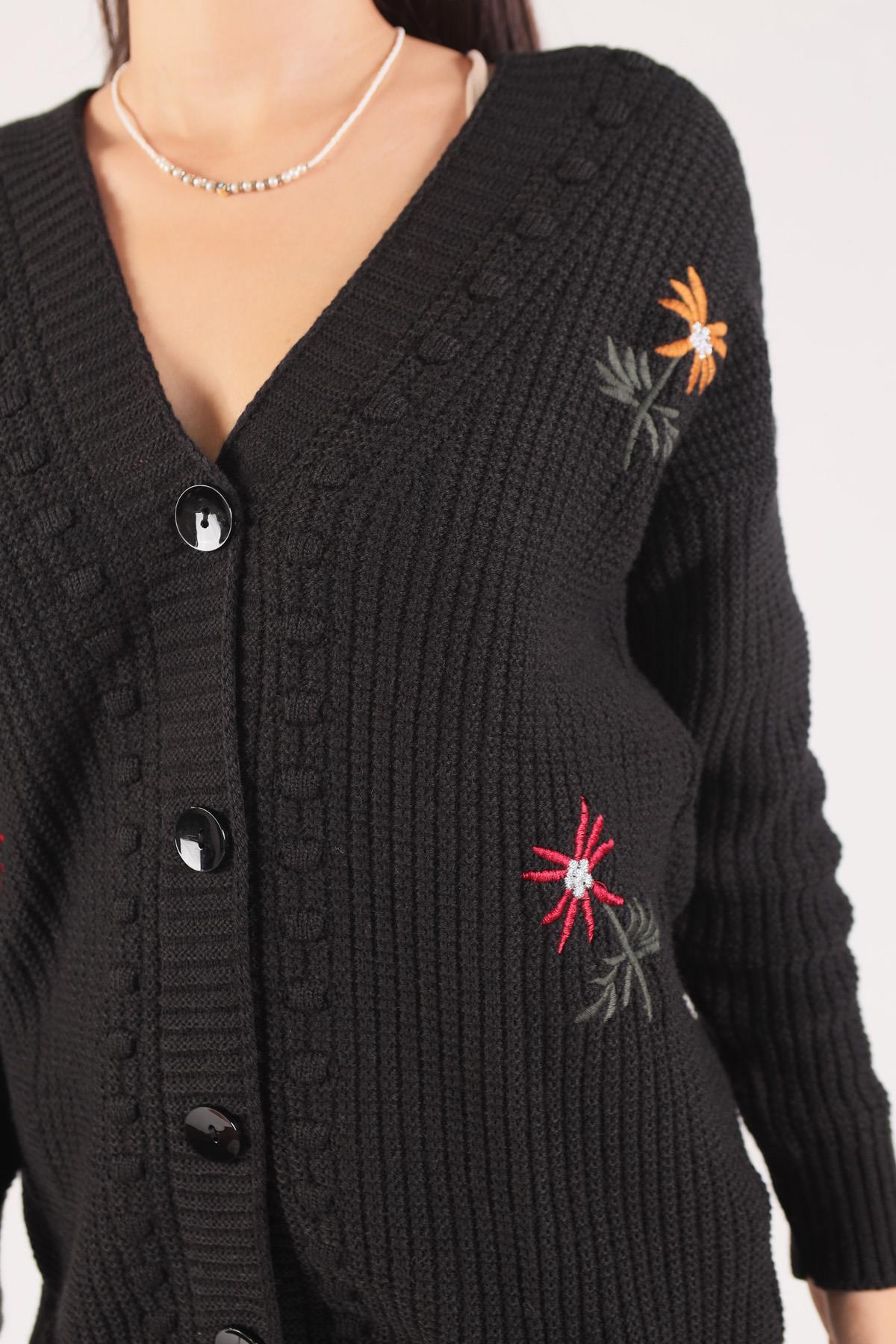 Siyah Nakışlı Düğmeli Hırka 381 - 3