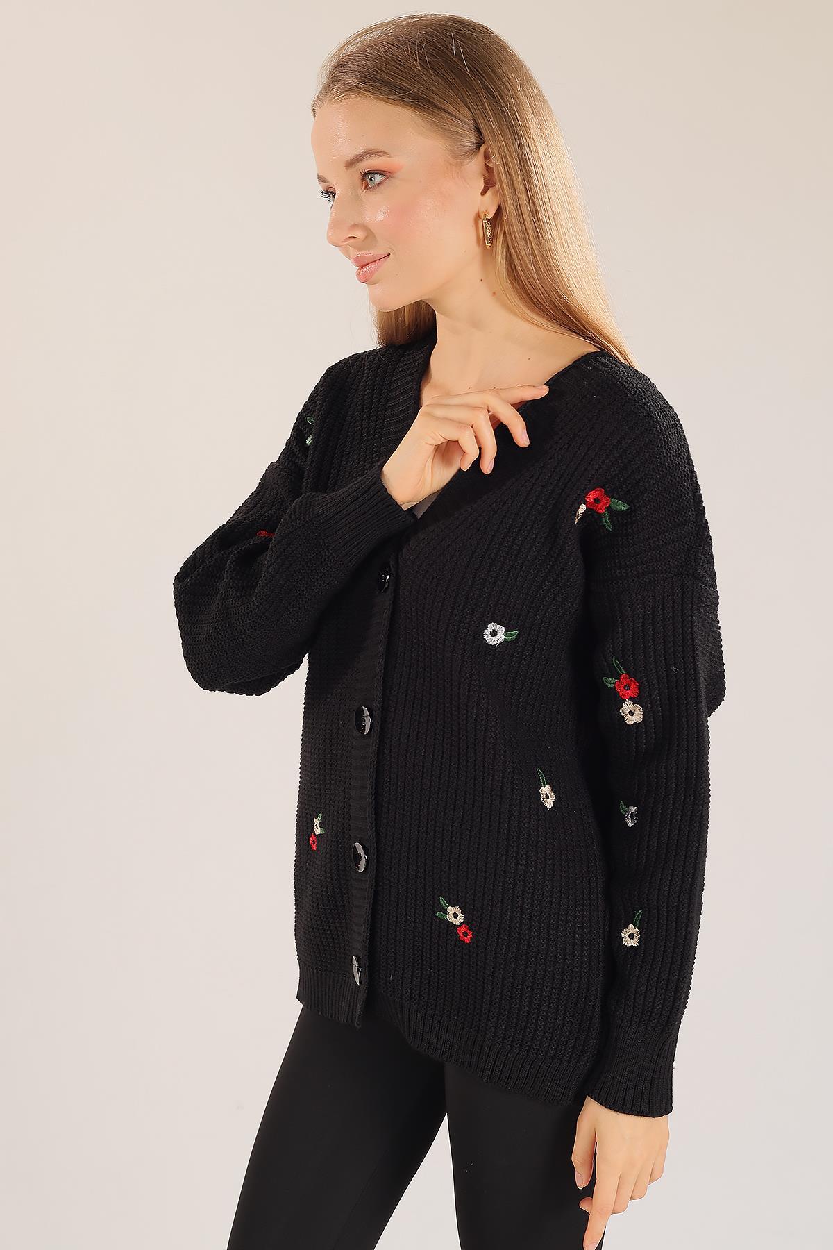 383 Çiçek Nakışlı Hırka Siyah 