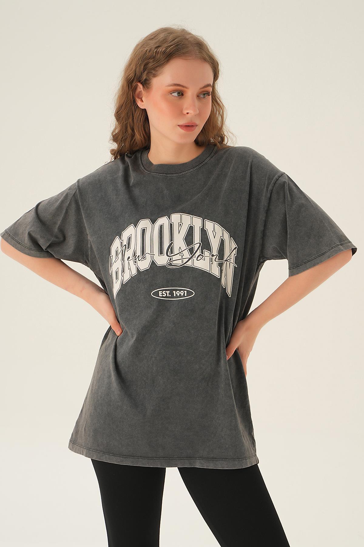 3905 Broklyn Baskı Oversize Tişört Antrasit - 3