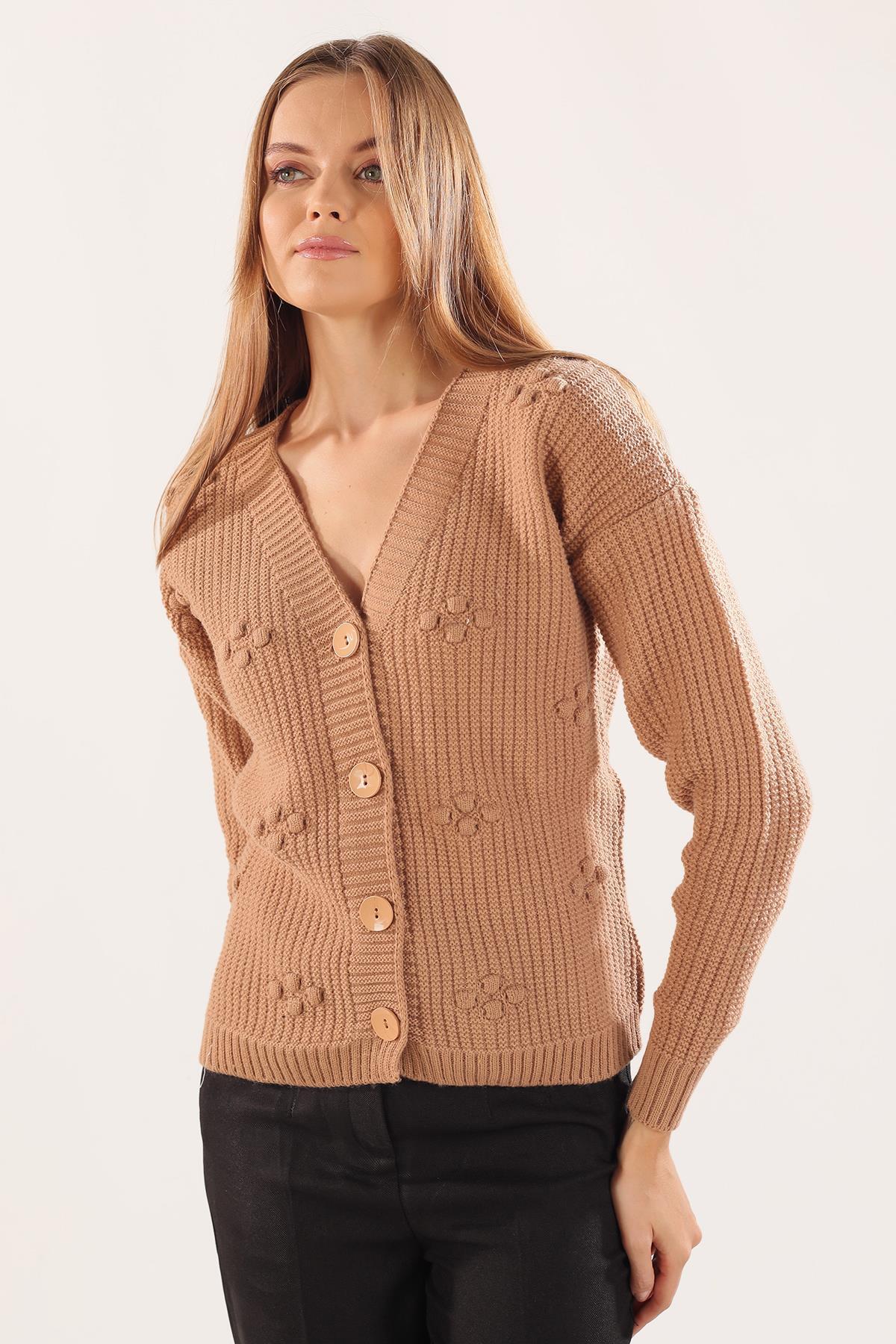 4002 Kabartma Desen Düğmeli Hırka Camel - 4