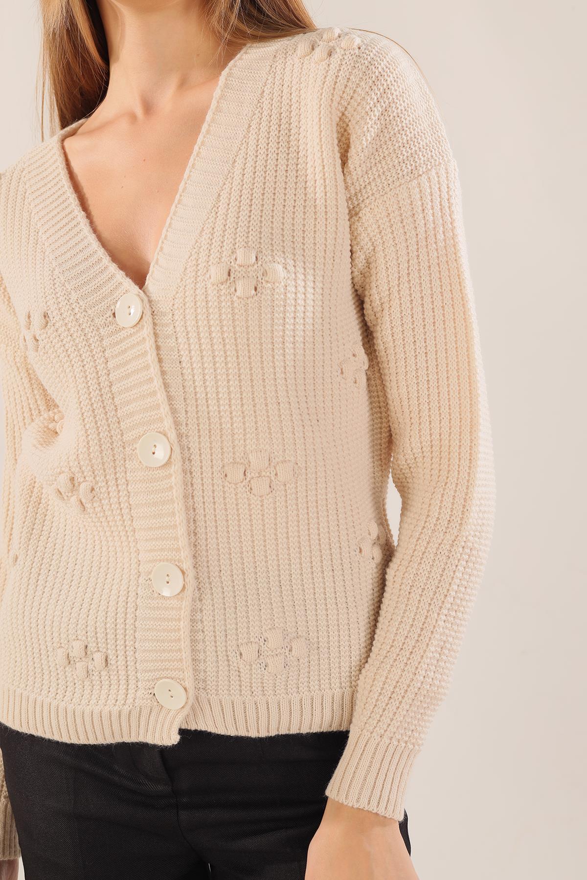 4002 Kabartma Desen Düğmeli Hırka Krem - 2