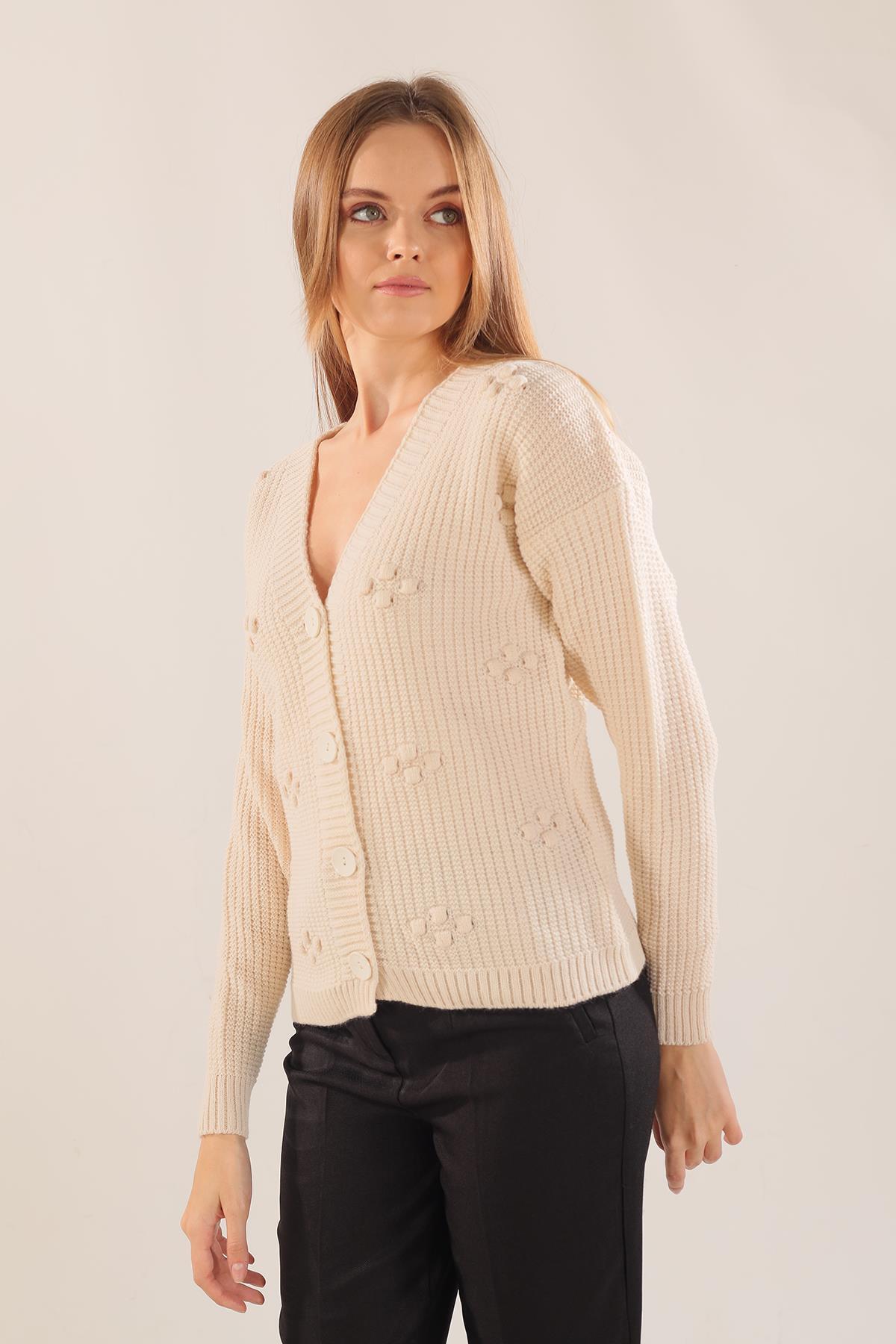 4002 Kabartma Desen Düğmeli Hırka Krem - 1