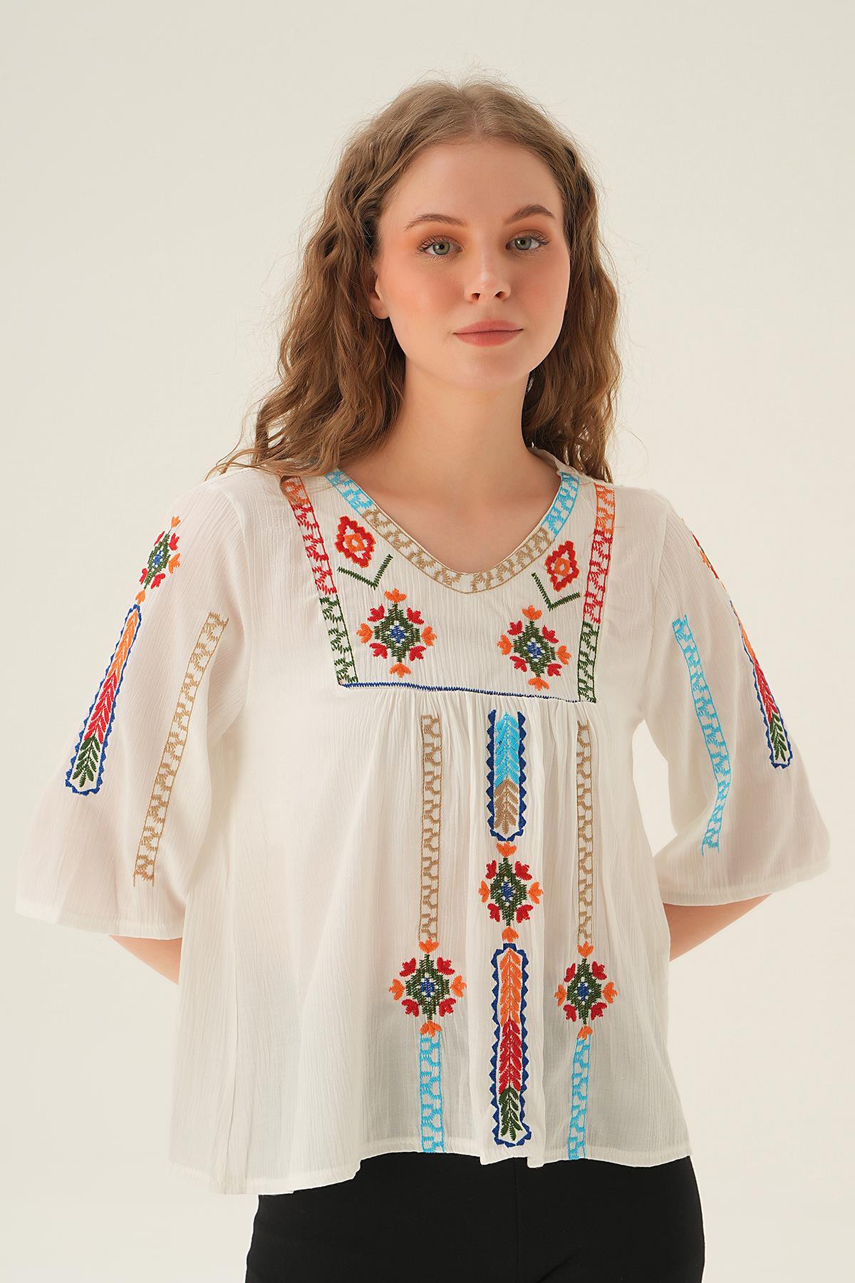 4100 Etnik Desen Bluz Beyaz 