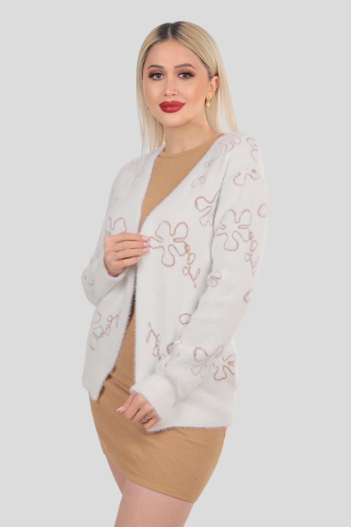 Beyaz Çiçek Detay Sakallı Hırka 4160 - 1