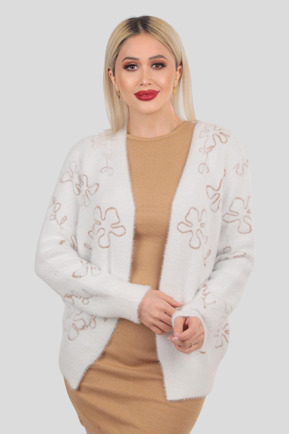 Beyaz Çiçek Detay Sakallı Hırka 4160 - 5