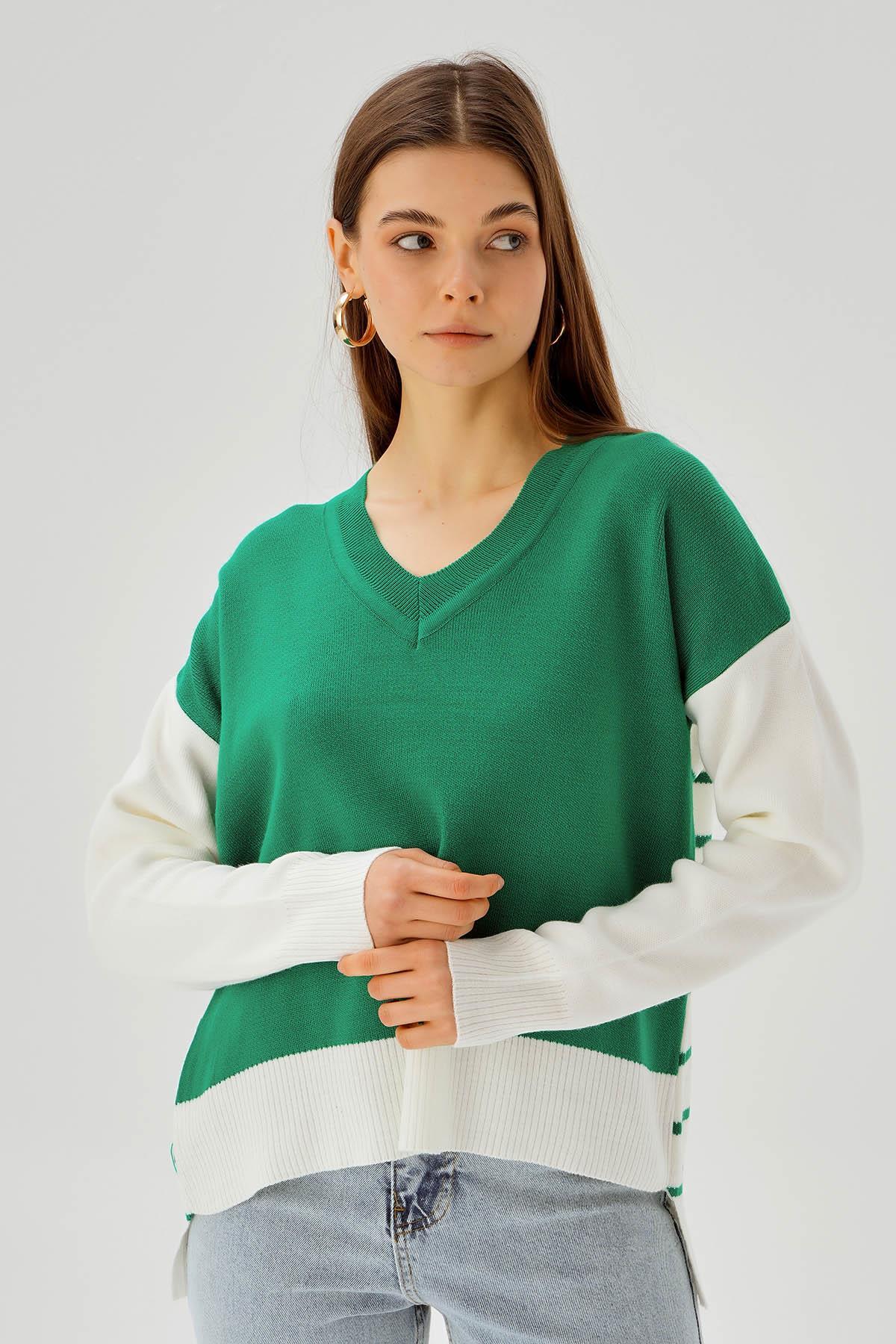 Benetton Yeşili V Yaka Arka Çizgili Kazak 4195 