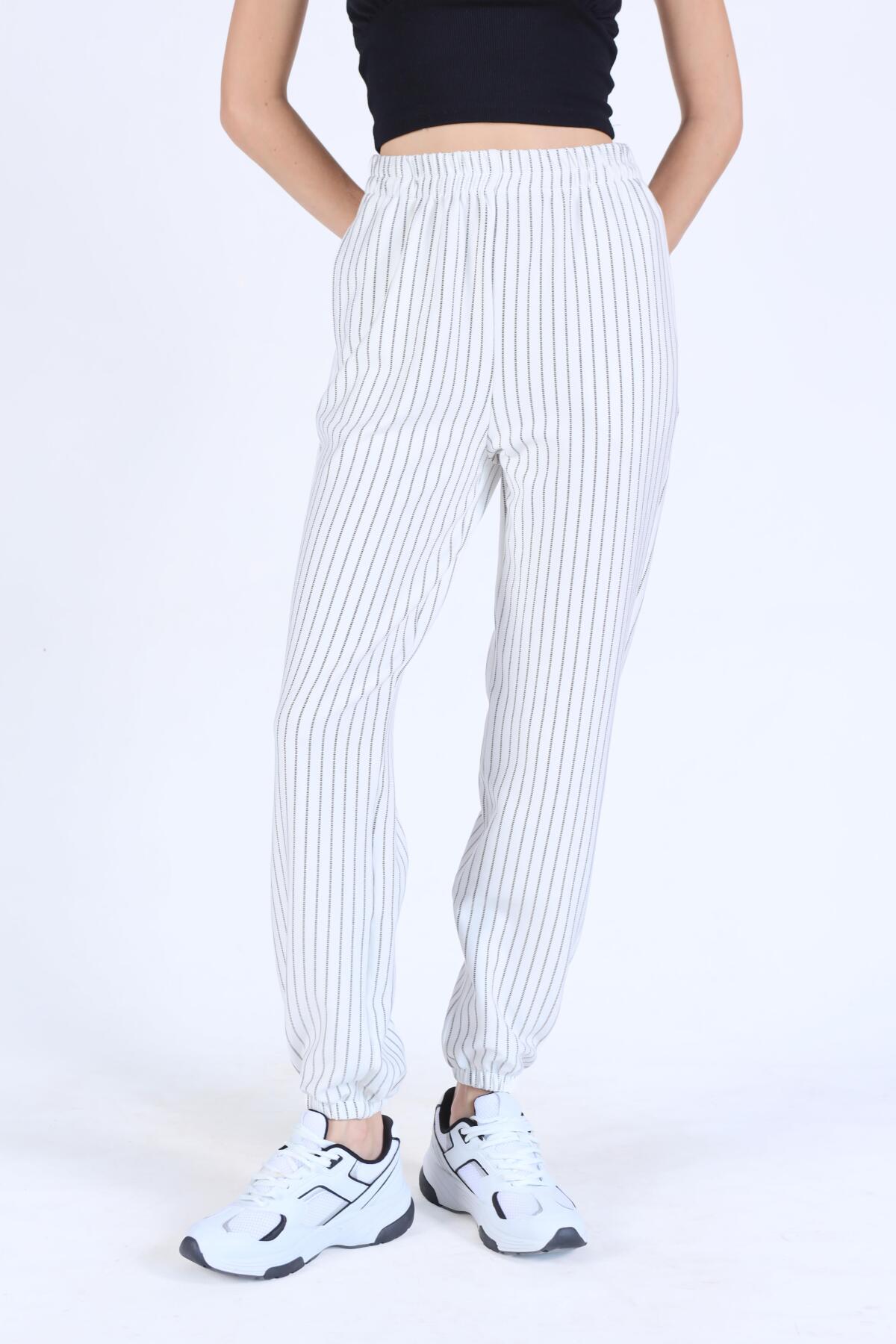 Beyaz Çizgi Detaylı Eşofman 4311A - 2