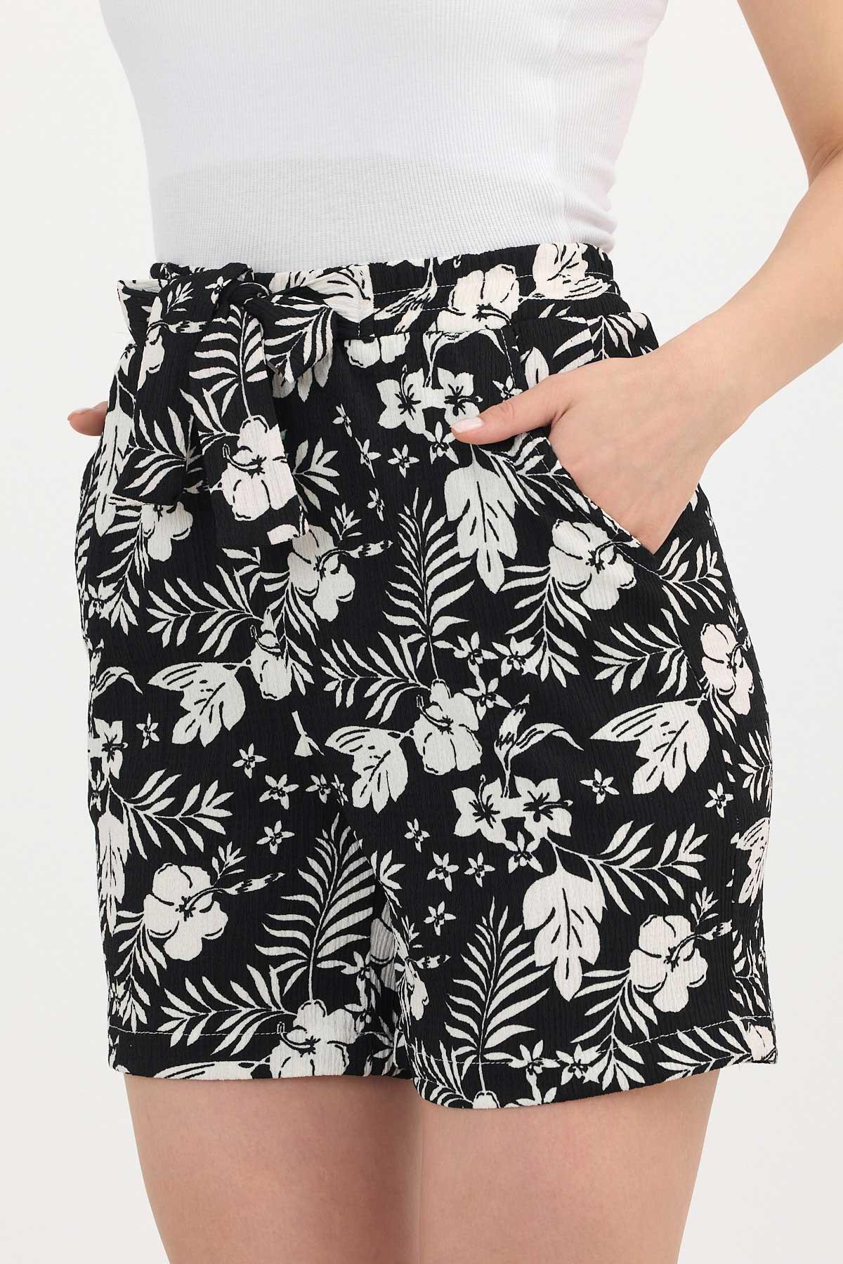 Siyah Çiçek Desenli Şort 4356A - 7