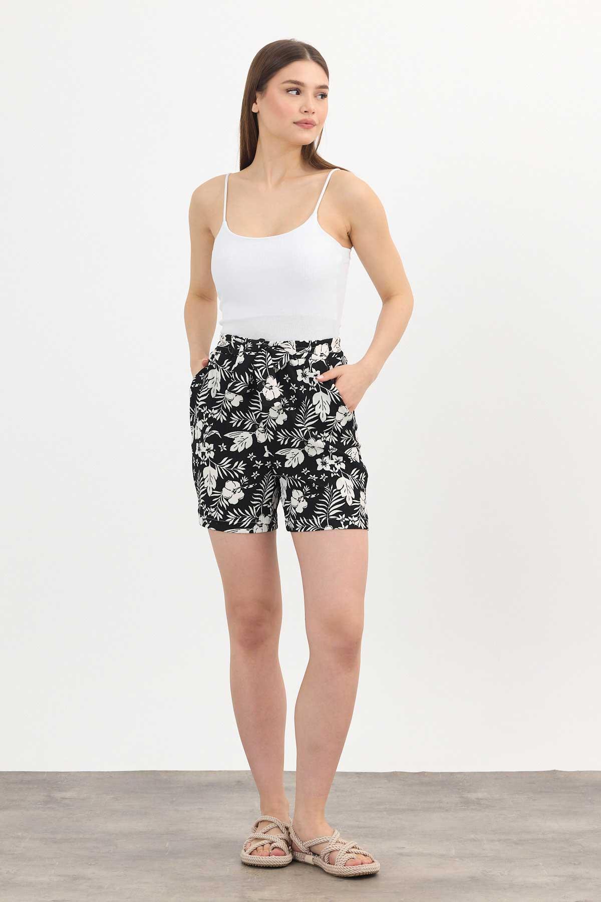 Siyah Çiçek Desenli Şort 4356A - 8