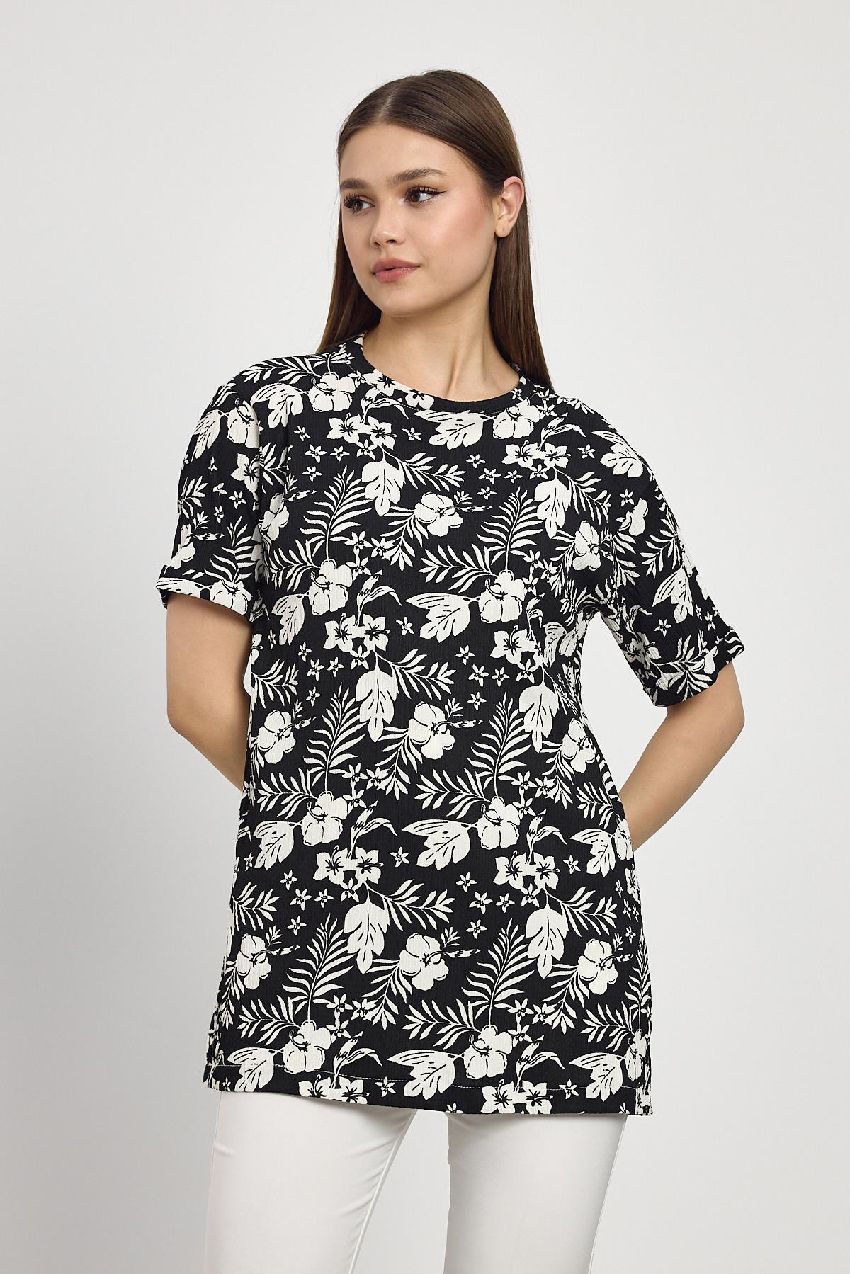 Siyah Çiçek Desen Tişört 4357A - 2