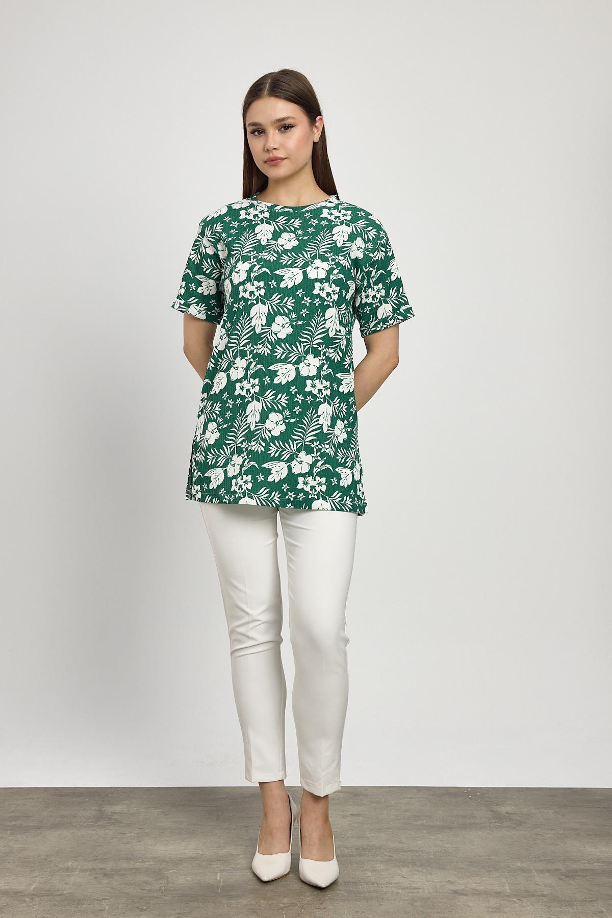 4357A Çiçek Desen Tişört Zümrüt - RAYS