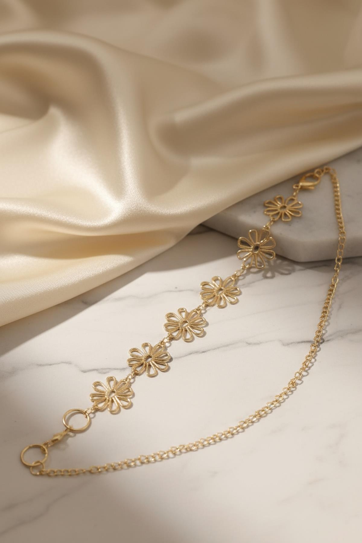 438 Papatya Detay Zincir Kemer Gold 