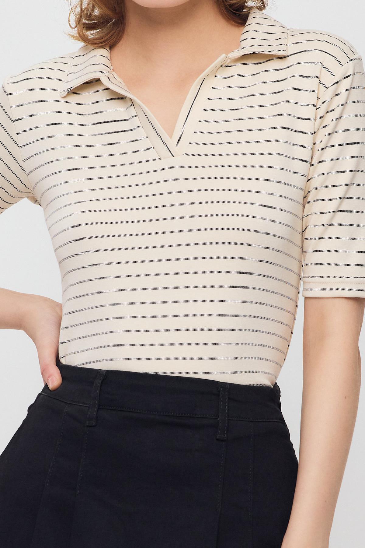 4449A V Yaka Çizgili Kısa Tişört Bej - 4