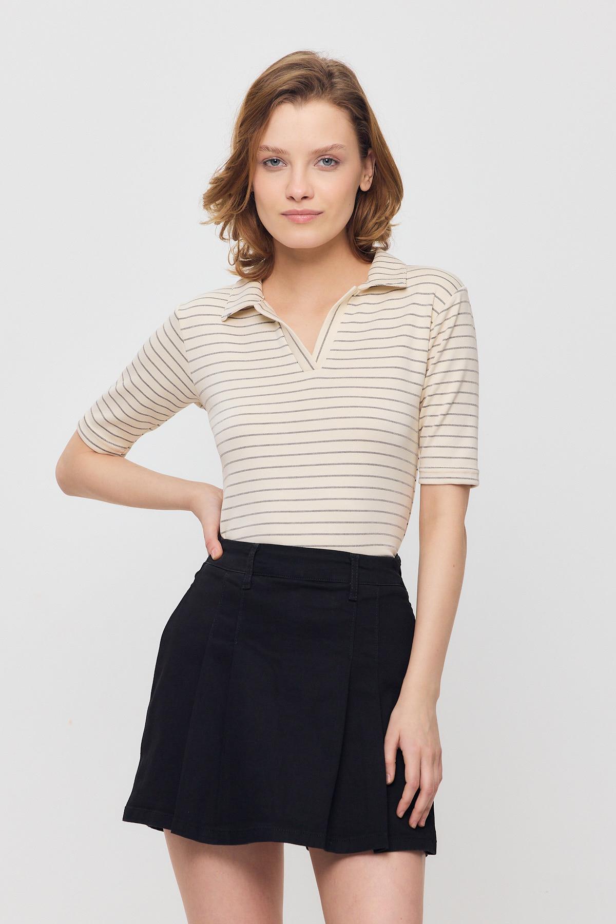 4449A V Yaka Çizgili Kısa Tişört Bej - 1