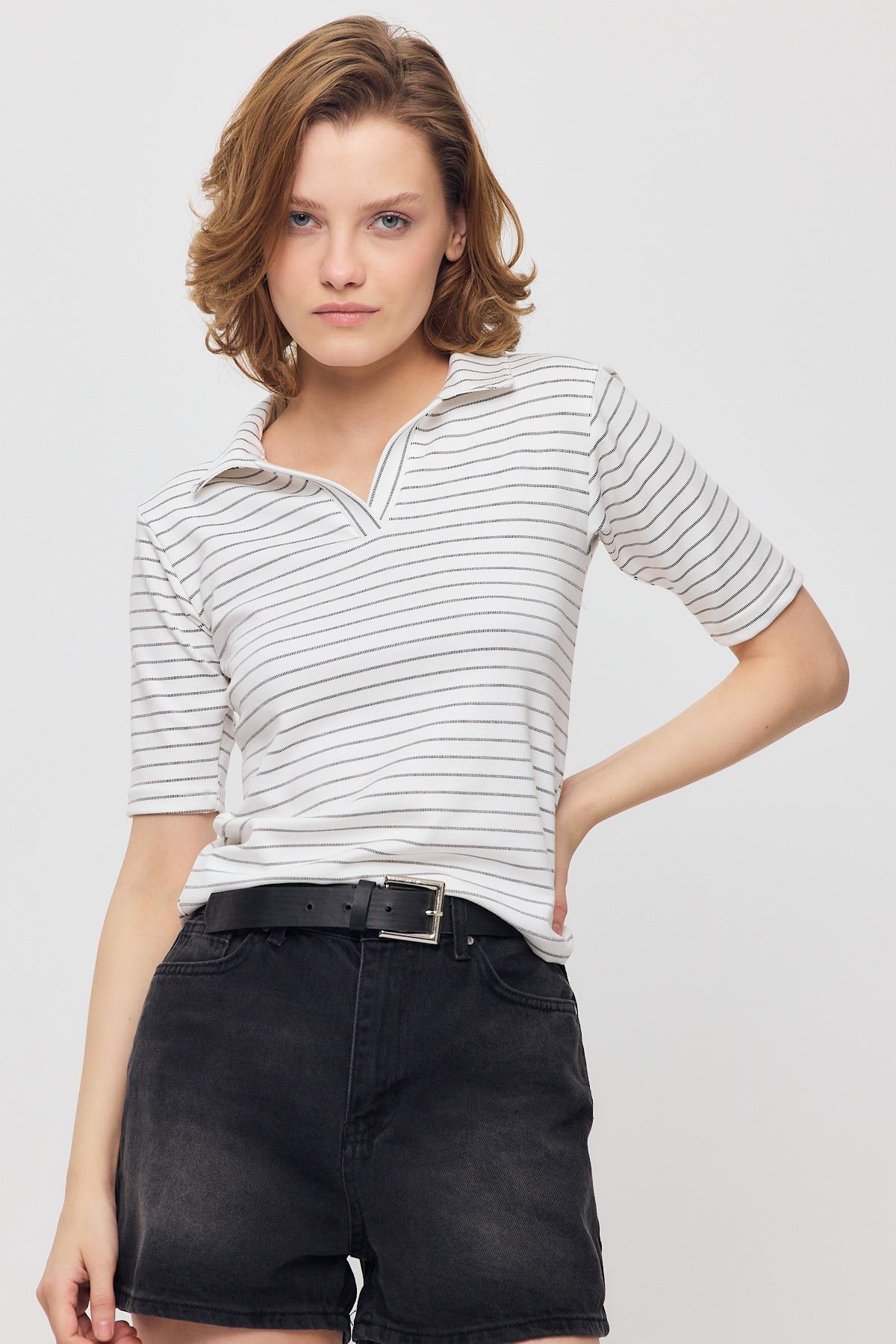 4449A V Yaka Çizgili Kısa Tişört Beyaz - 2