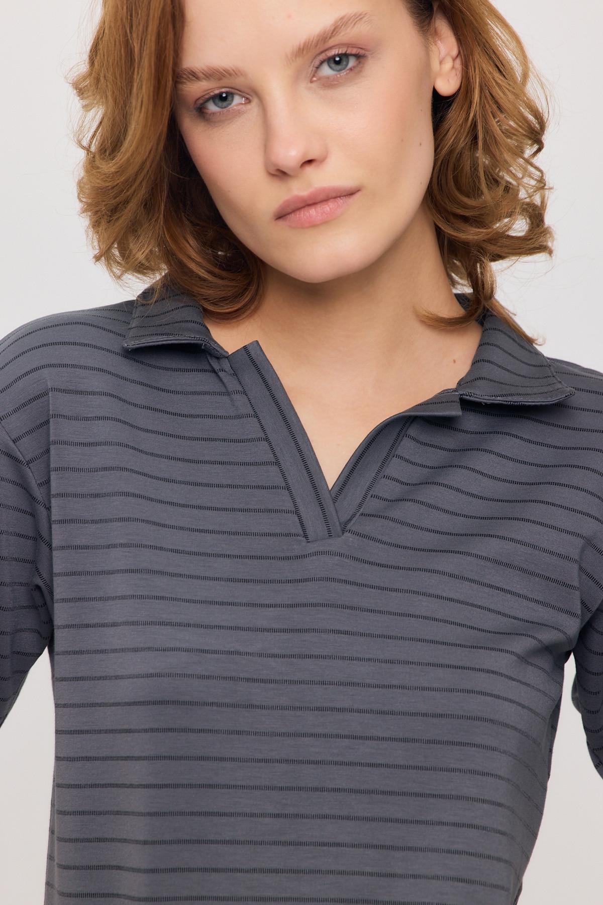 4449A V Yaka Çizgili Kısa Tişört Füme - 4