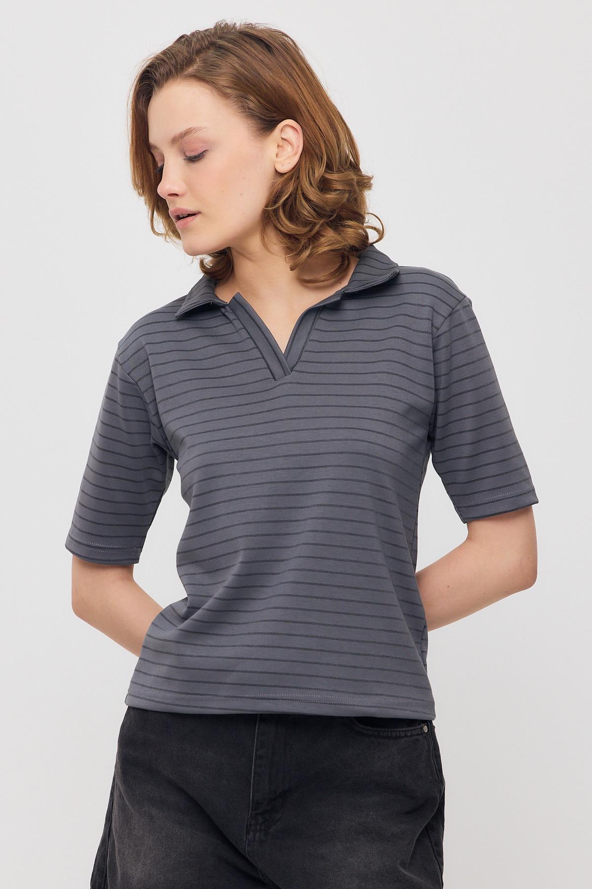 4449A V Yaka Çizgili Kısa Tişört Füme - 7