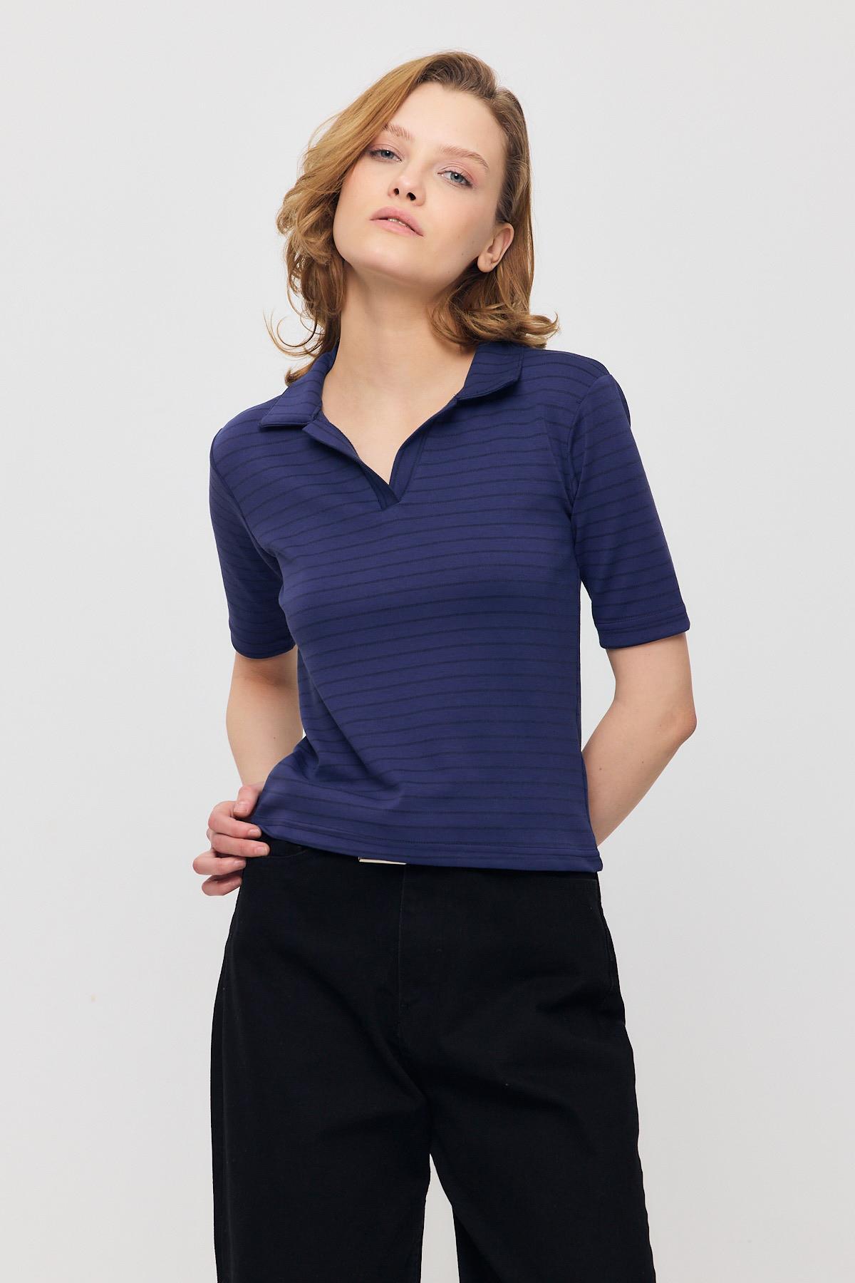 4449A V Yaka Çizgili Kısa Tişört Laci 