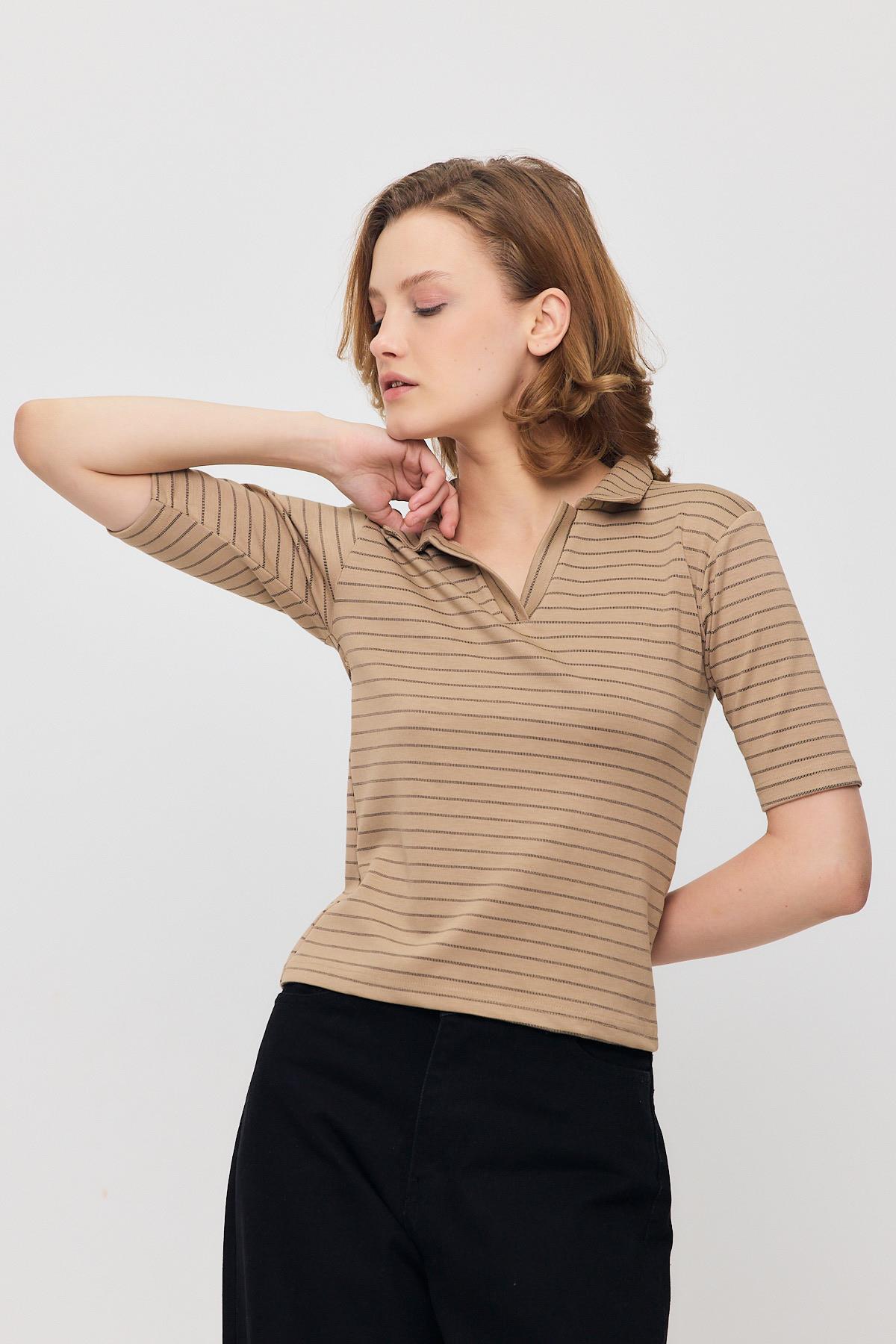 4449A V Yaka Çizgili Kısa Tişört Vizon - 3
