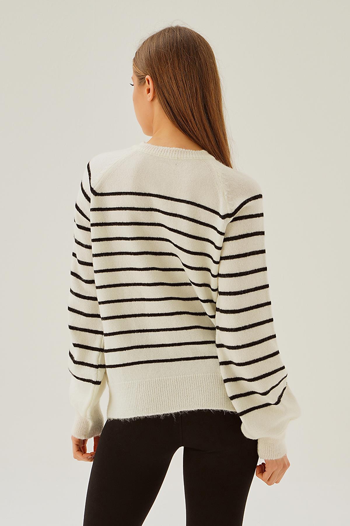 Ekru Balon Kol Çizgili Kazak 4480 - 4